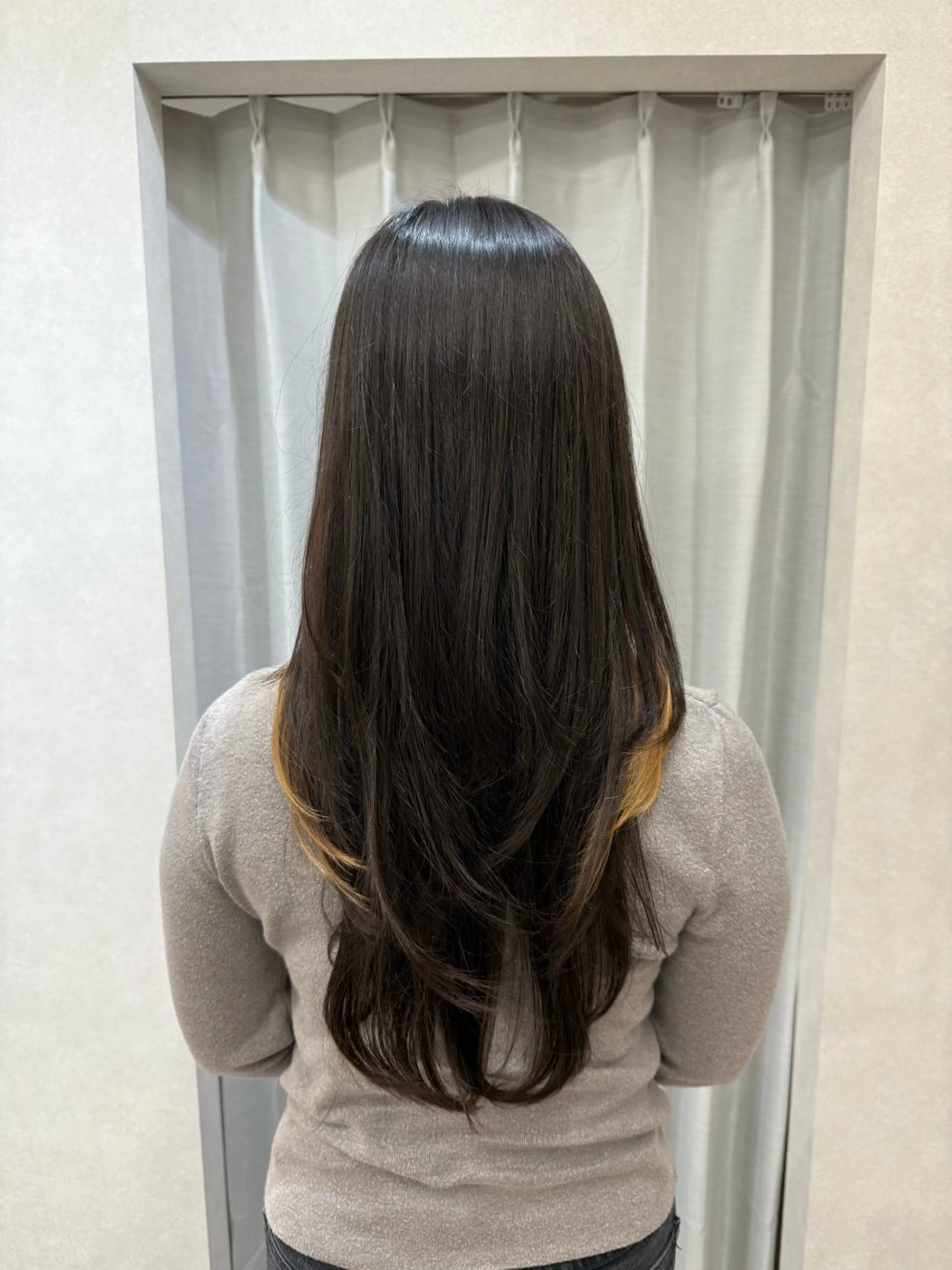ロング ヘアアレンジ 炭屋 波音のヘアスタイル