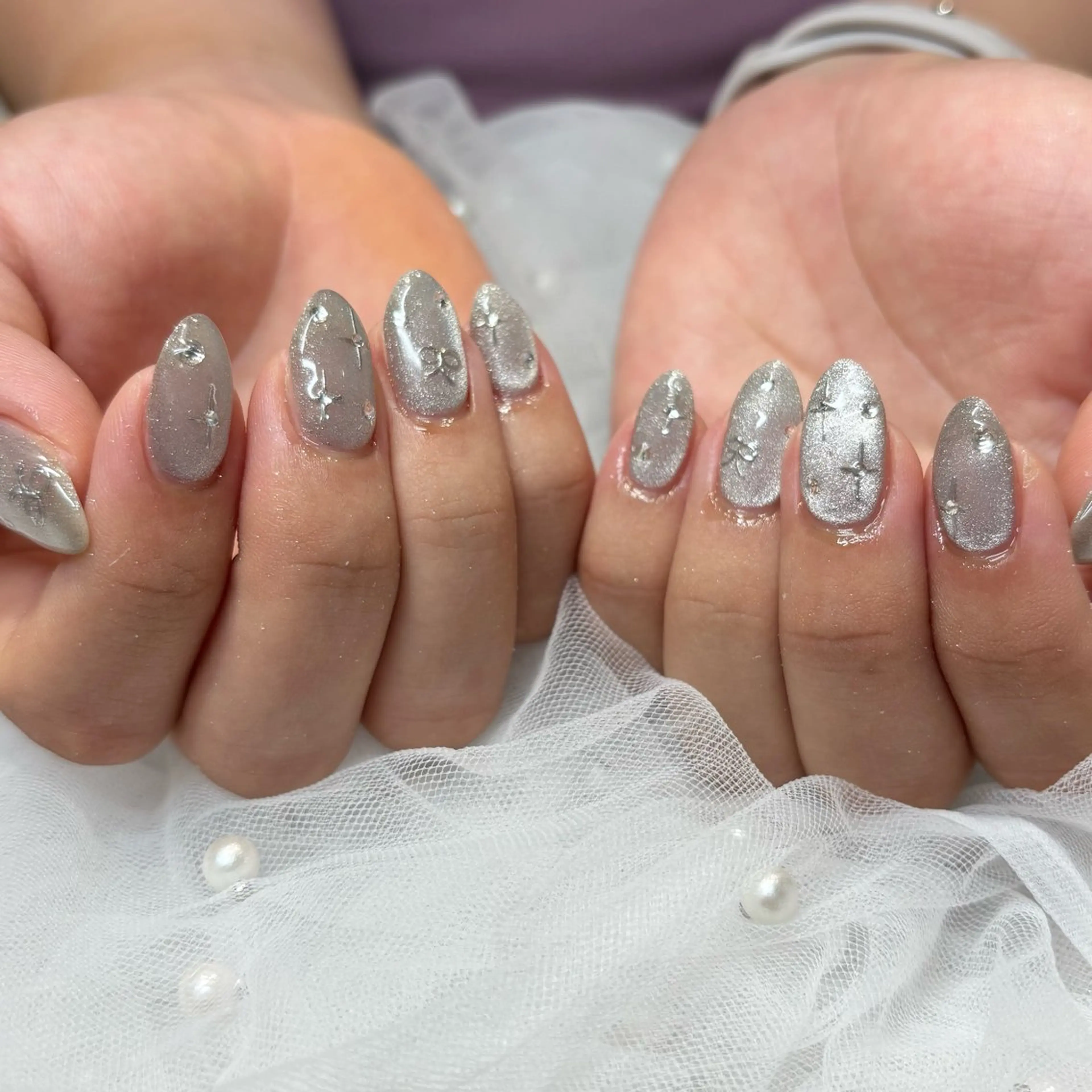 ネイル キラキラネイル シルバー ハンドネイル 荒巻 めいのネイルデザイン