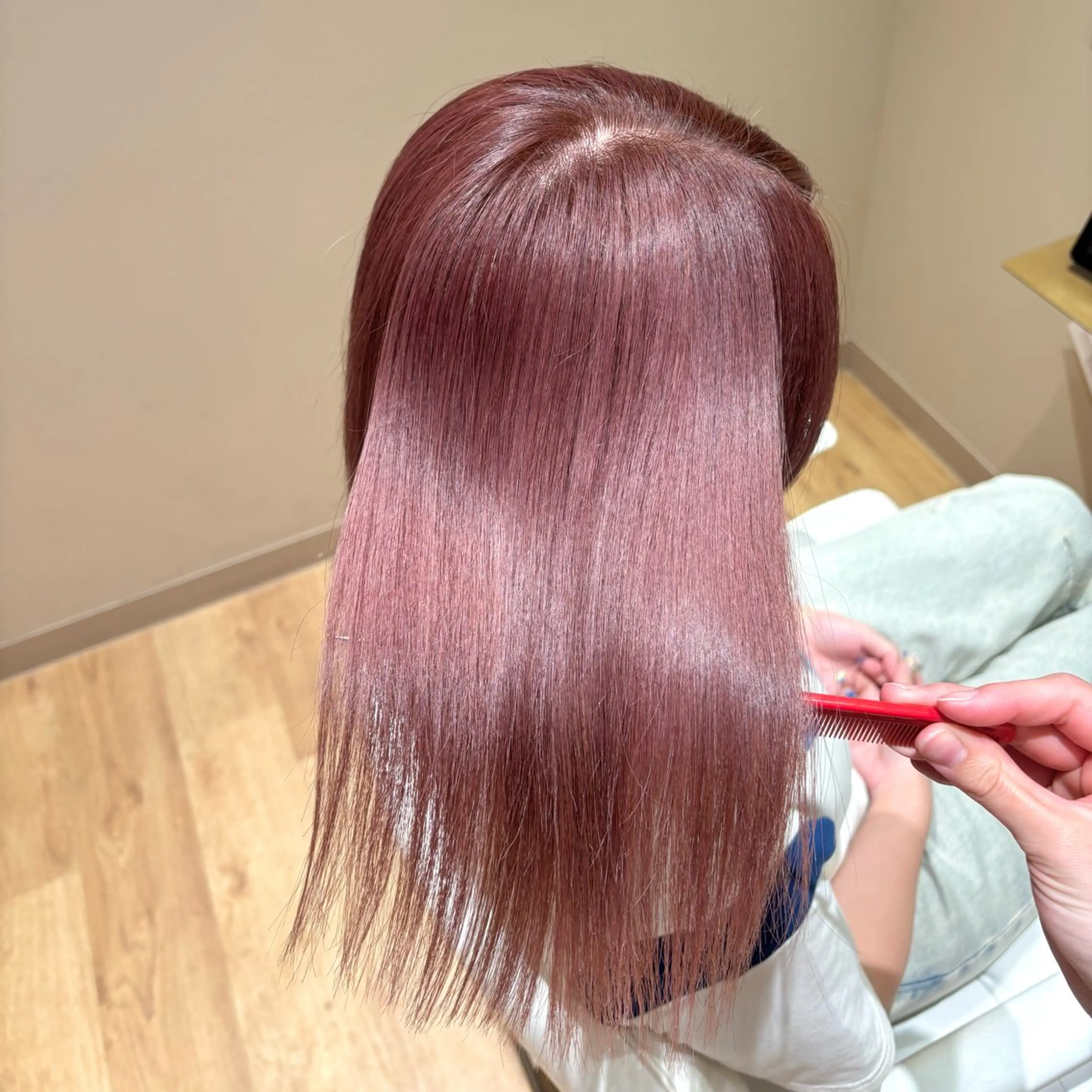 ミディアム カラー ベージュカラー ケアカラー ピンクカラー ピンクベージュ 髪質改善 ヘアカラー トリートメント miwa♡暖色カラー 盛れる顔周り.ヘアメのヘアスタイル
