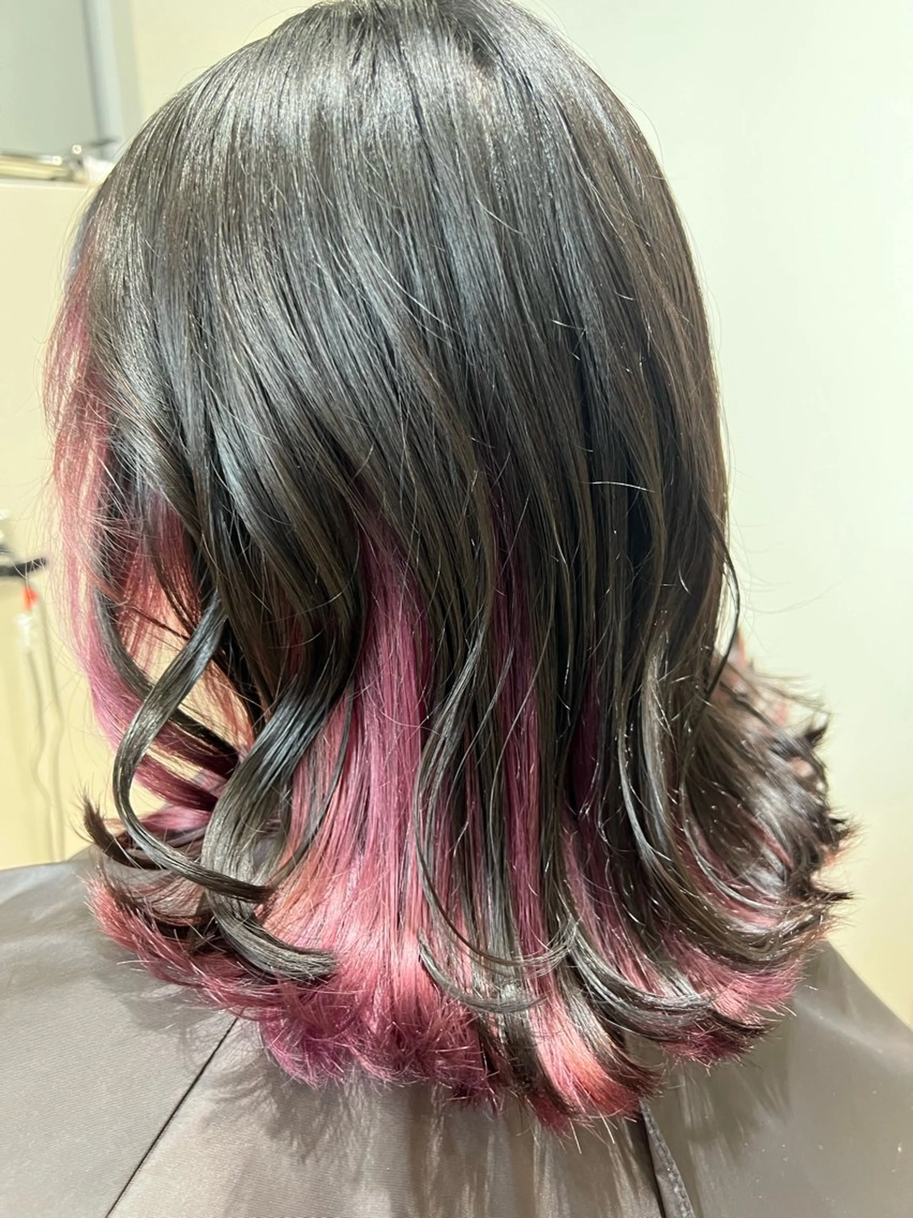 ミディアム カラー ブリーチ インナーカラー ピンクカラー ヘアカラー トリートメント 🐶 Zina川崎 竹下 あい🐶のヘアスタイル