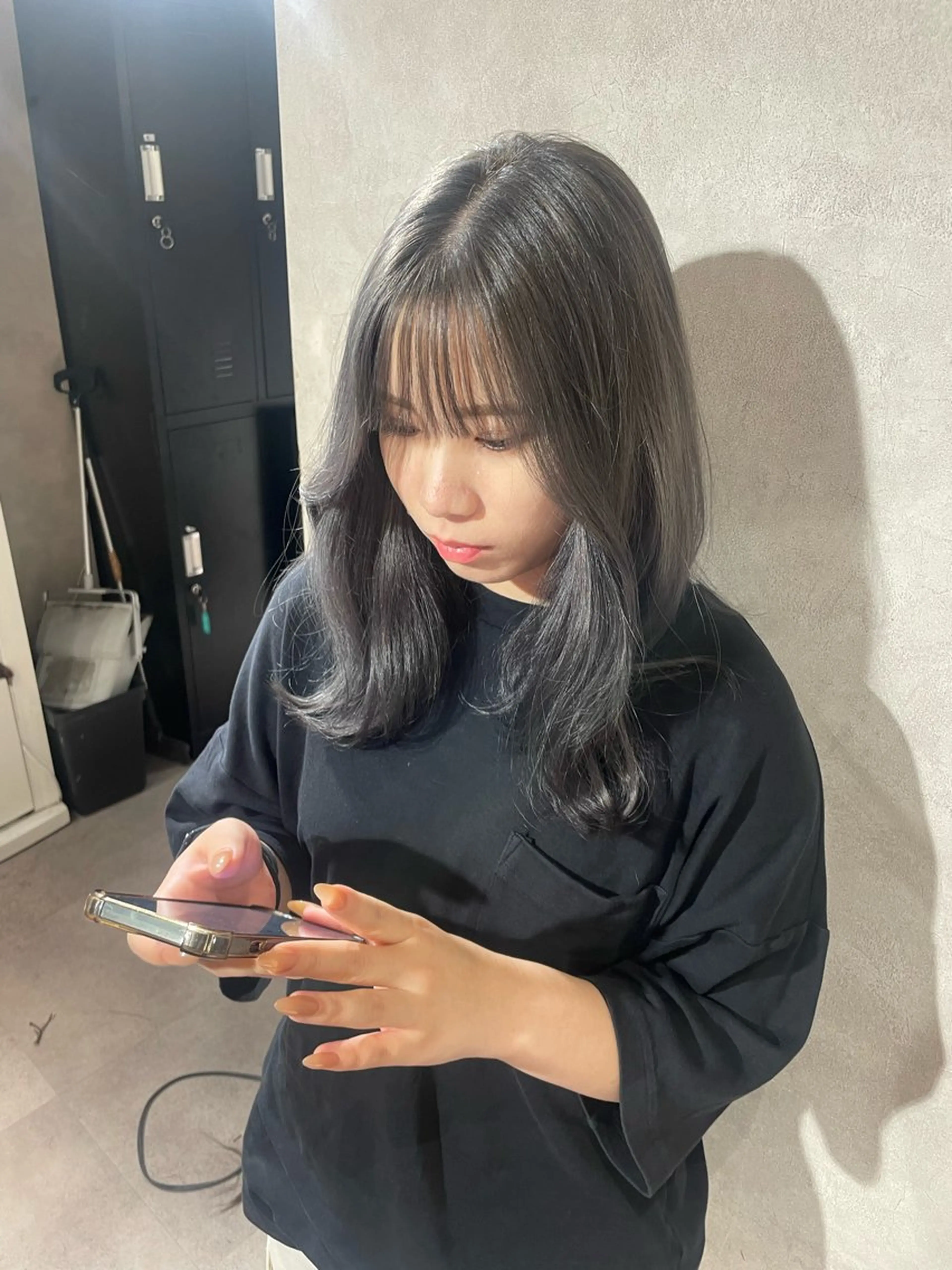 セミロング カラー シルバー ヘアカラー 🇰🇷ハイトーン× 韓国レイヤー레이어드のヘアスタイル