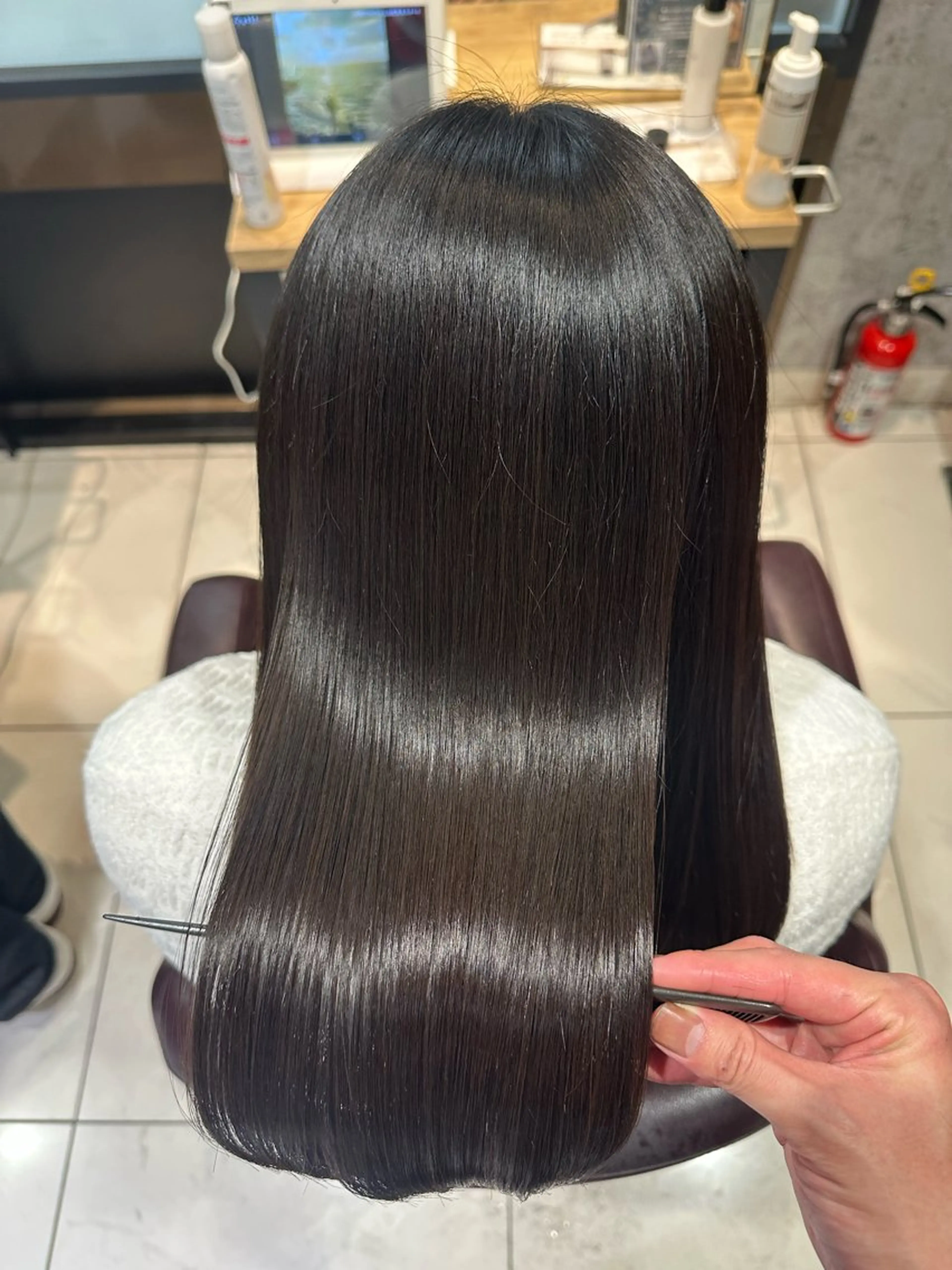 セミロング カラー 髪質改善× 白髪ぼかし溝江のヘアスタイル