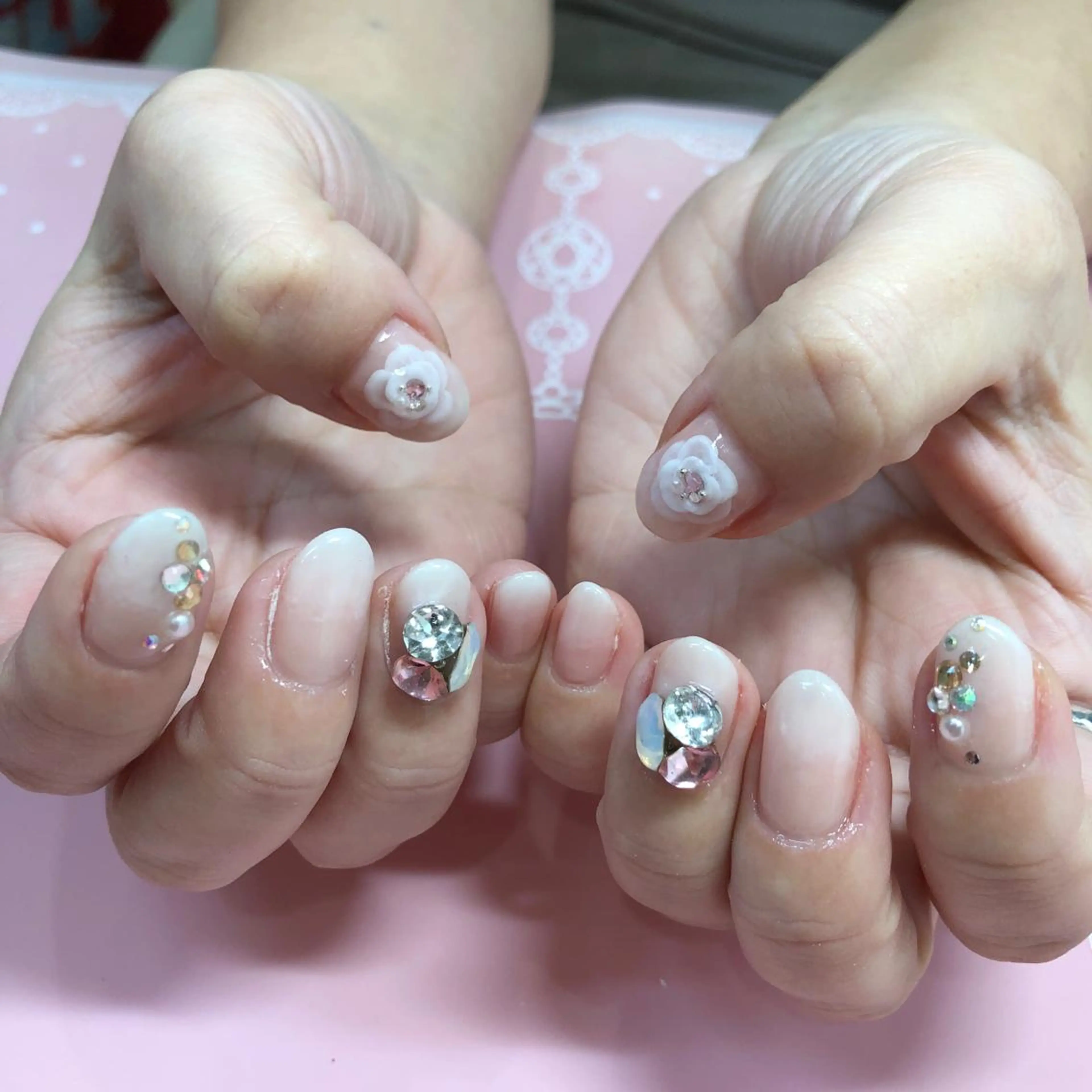 ショート ネイル グラデーション ストーンネイル 《LB》ラブリエ Nail&eyeのマツエク・マツパデザイン