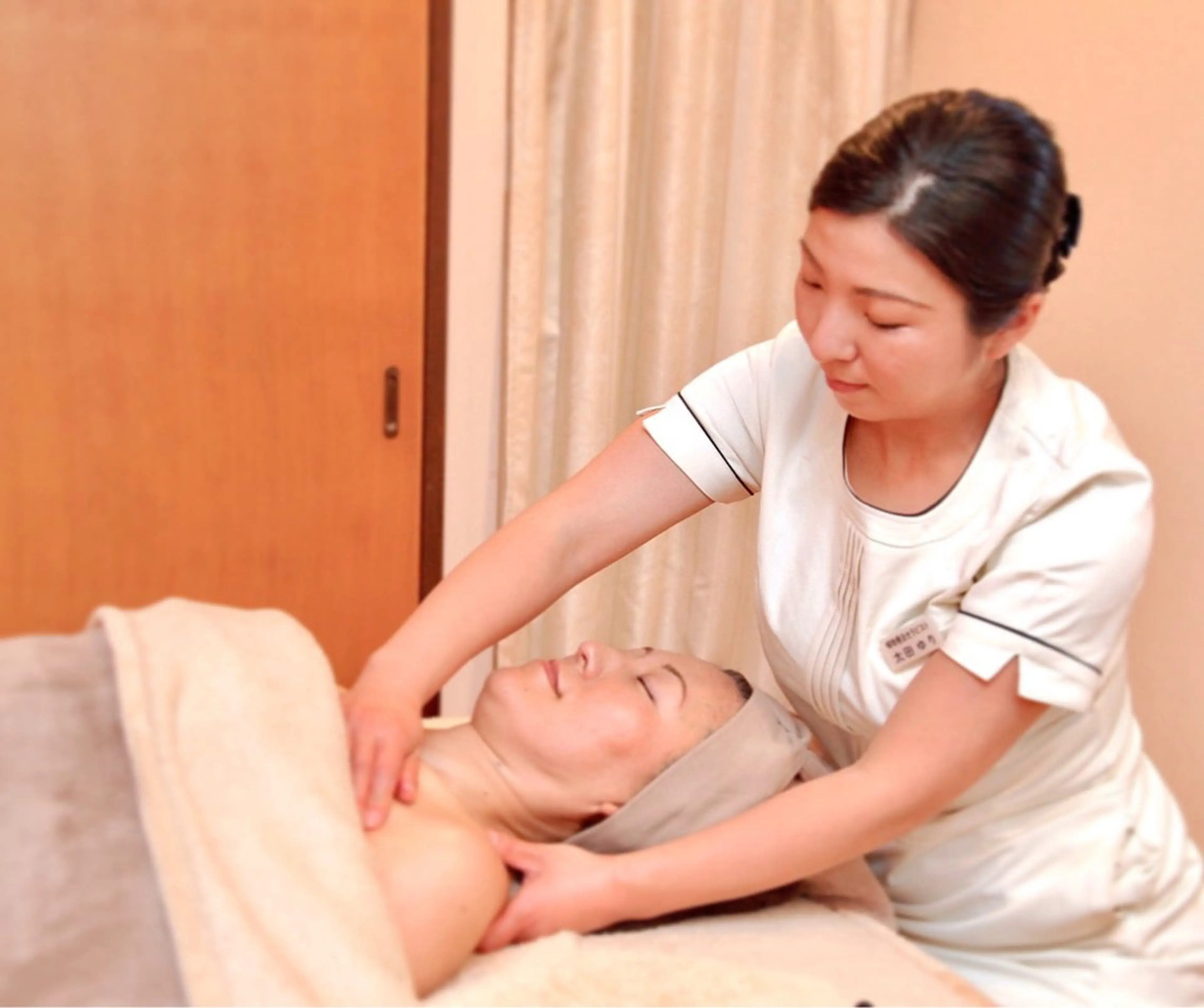 肩凝り、不眠、疲労回復、胃腸の不調にも★メディカルグレードのアロマを使ったワンランク上の本格アロママッサージ60分の写真