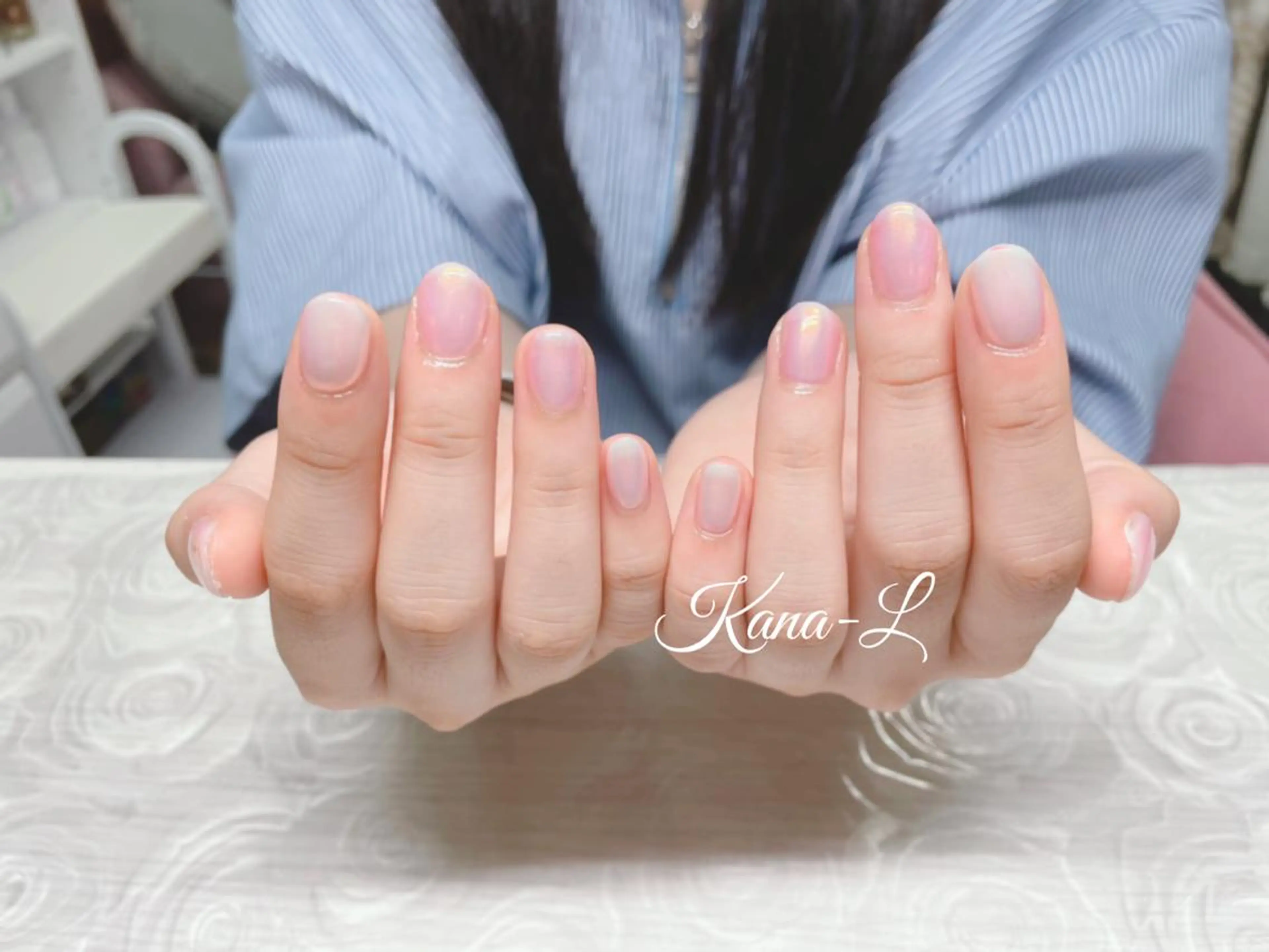 カラー ネイル オーロラネイル 芦辺 香奈のネイルデザイン