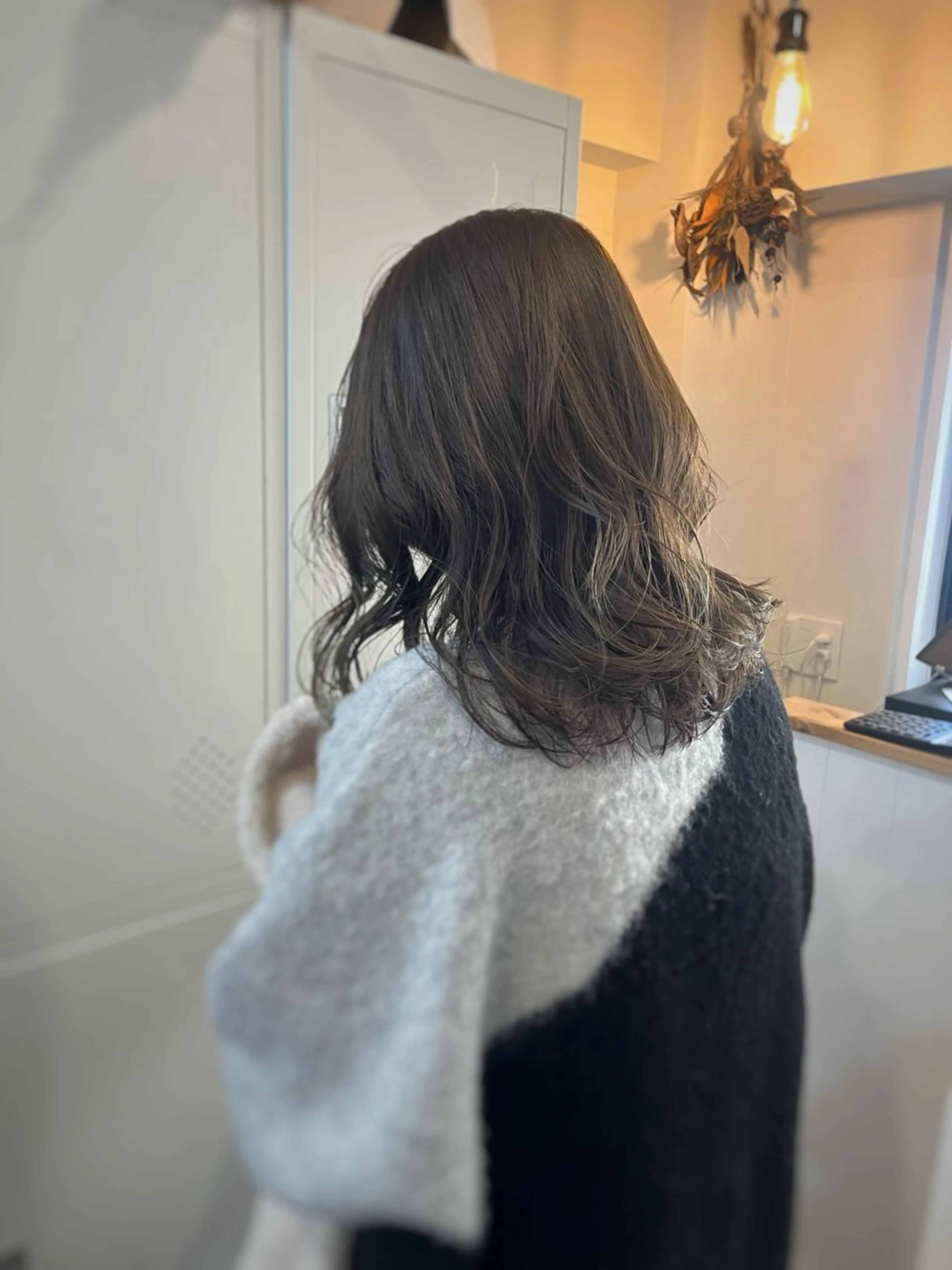 ミディアム カラー グレージュ オリーブグレージュ オリーブグレー 下石怜子/レイヤー/ 透明感カラーのヘアスタイル