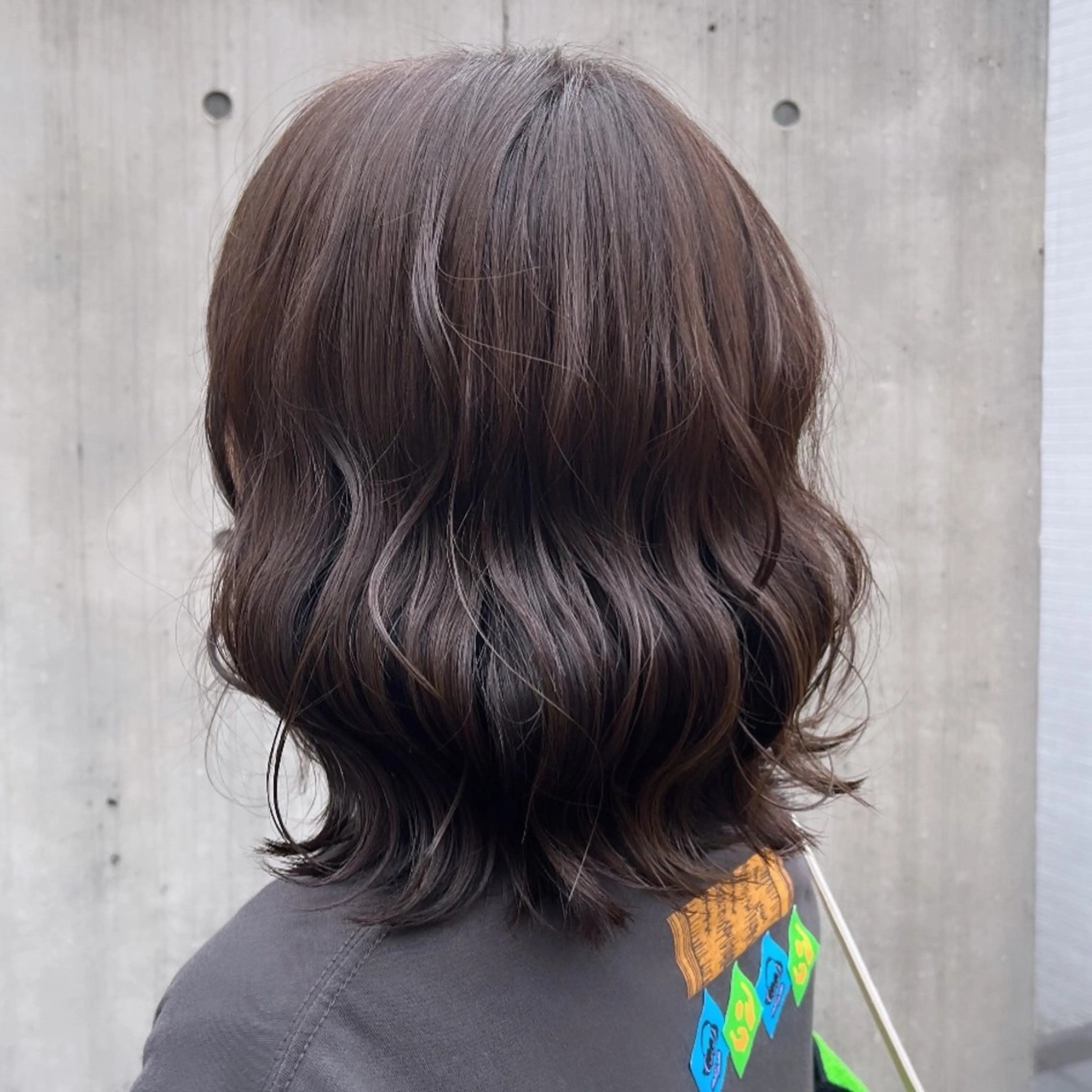 ミディアム カラー アッシュ アッシュグレー アッシュグレージュ ブラウンカラー 透明感カラー ヘアカラー トリートメント ヘッドスパ ヘアセット カジュアルを女っぽく 𝗮𝘆𝗮𝗰𝗼のヘアスタイル