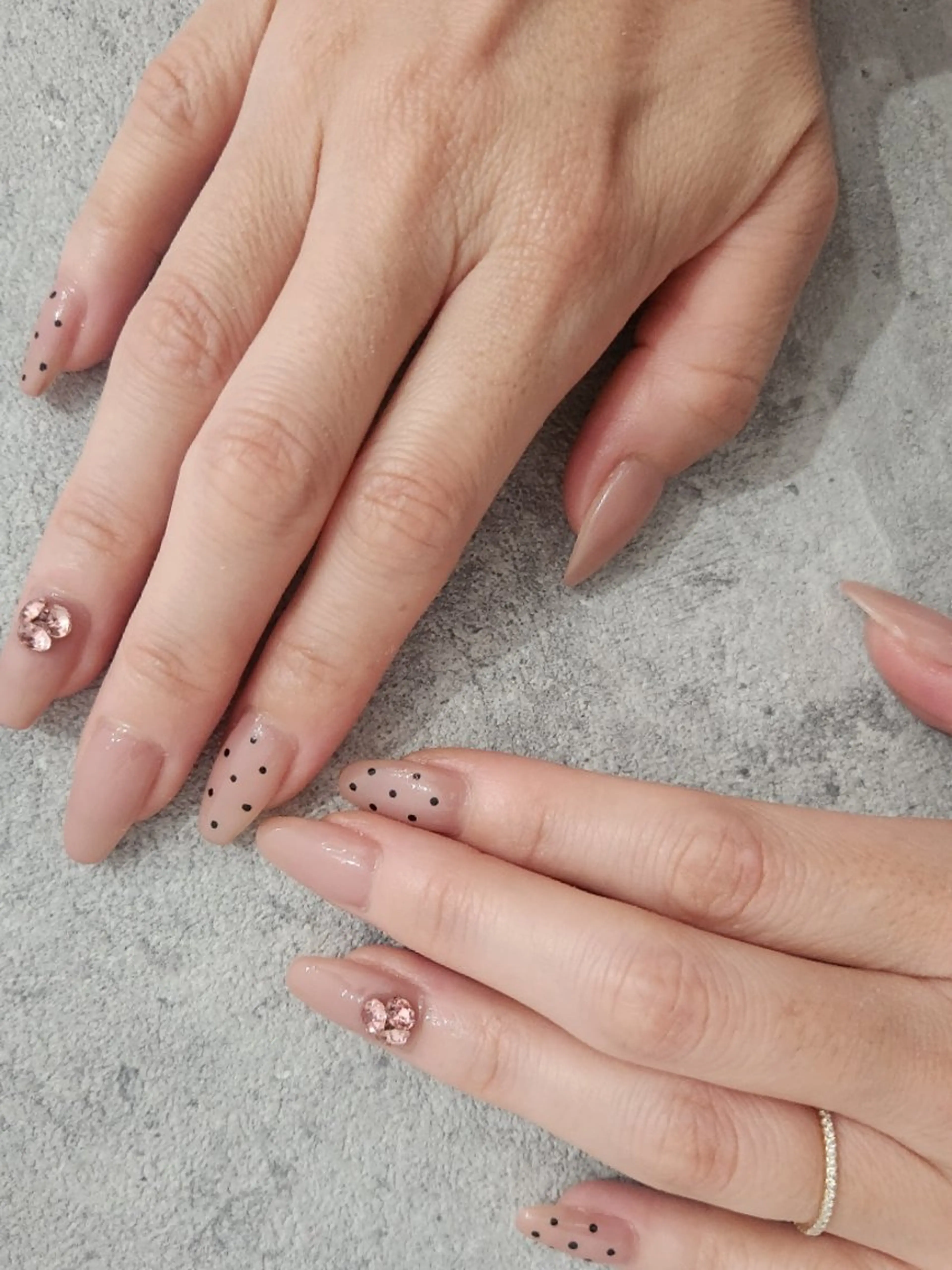 ネイル ドット ジェルネイル ガーリー キラキラネイル ピンク Nailroom3  古屋明美のネイルデザイン