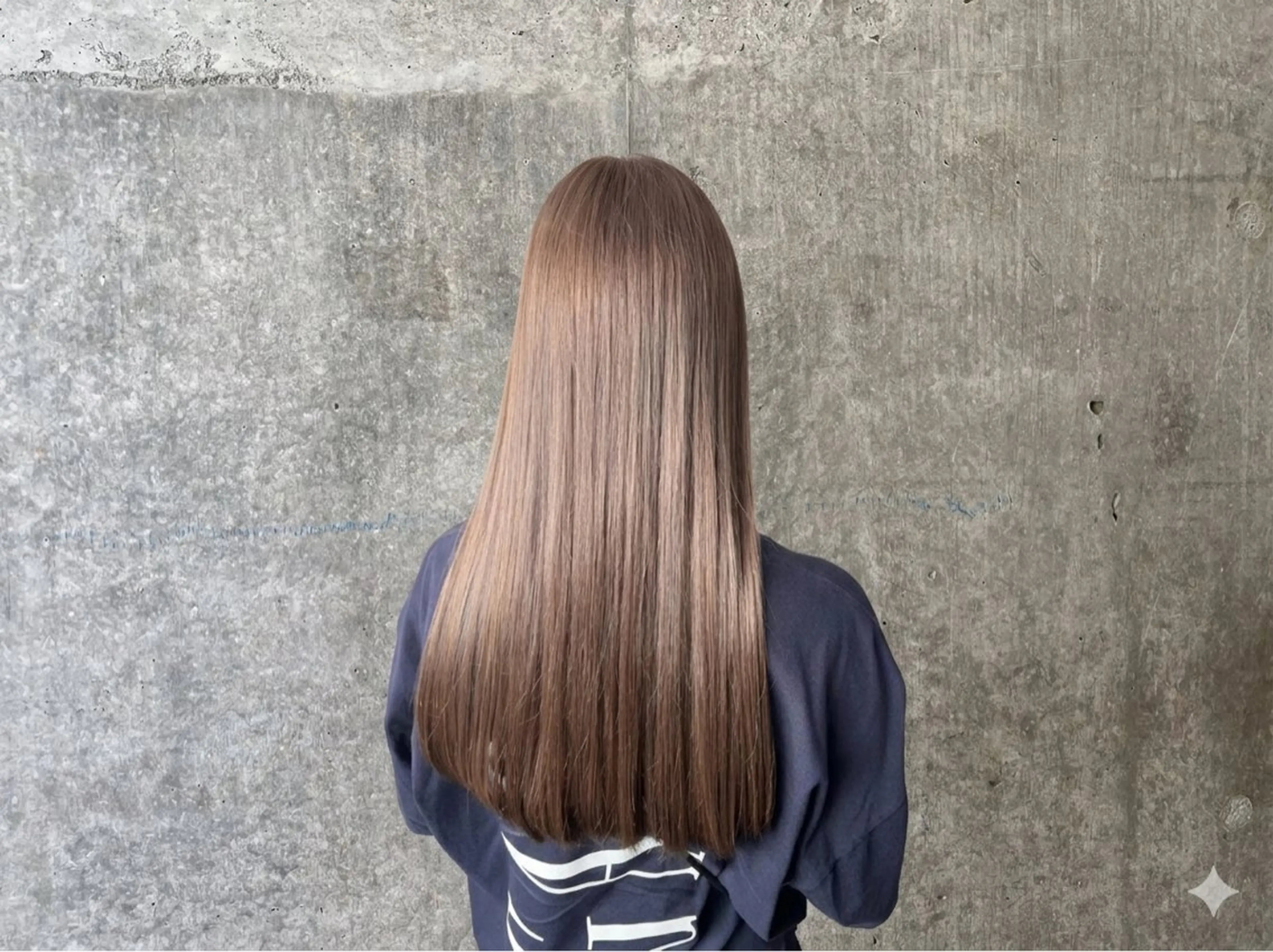 ロング カラー 蓮見  友里のヘアスタイル
