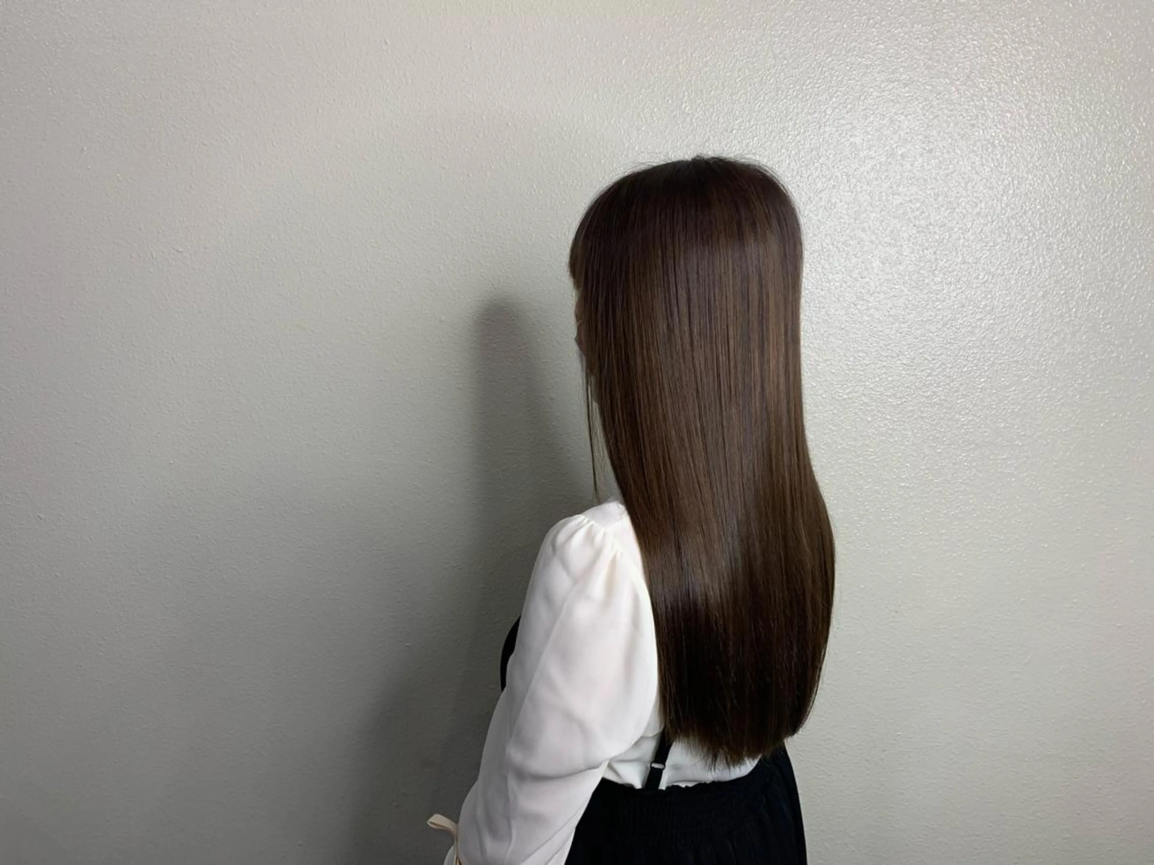 セミロング カラー パーマ ヘアアレンジ メンズ キッズ ネイル マツエク・マツパ 切りっぱなしヘアボブ ミディアムヘアRYOのヘアスタイル