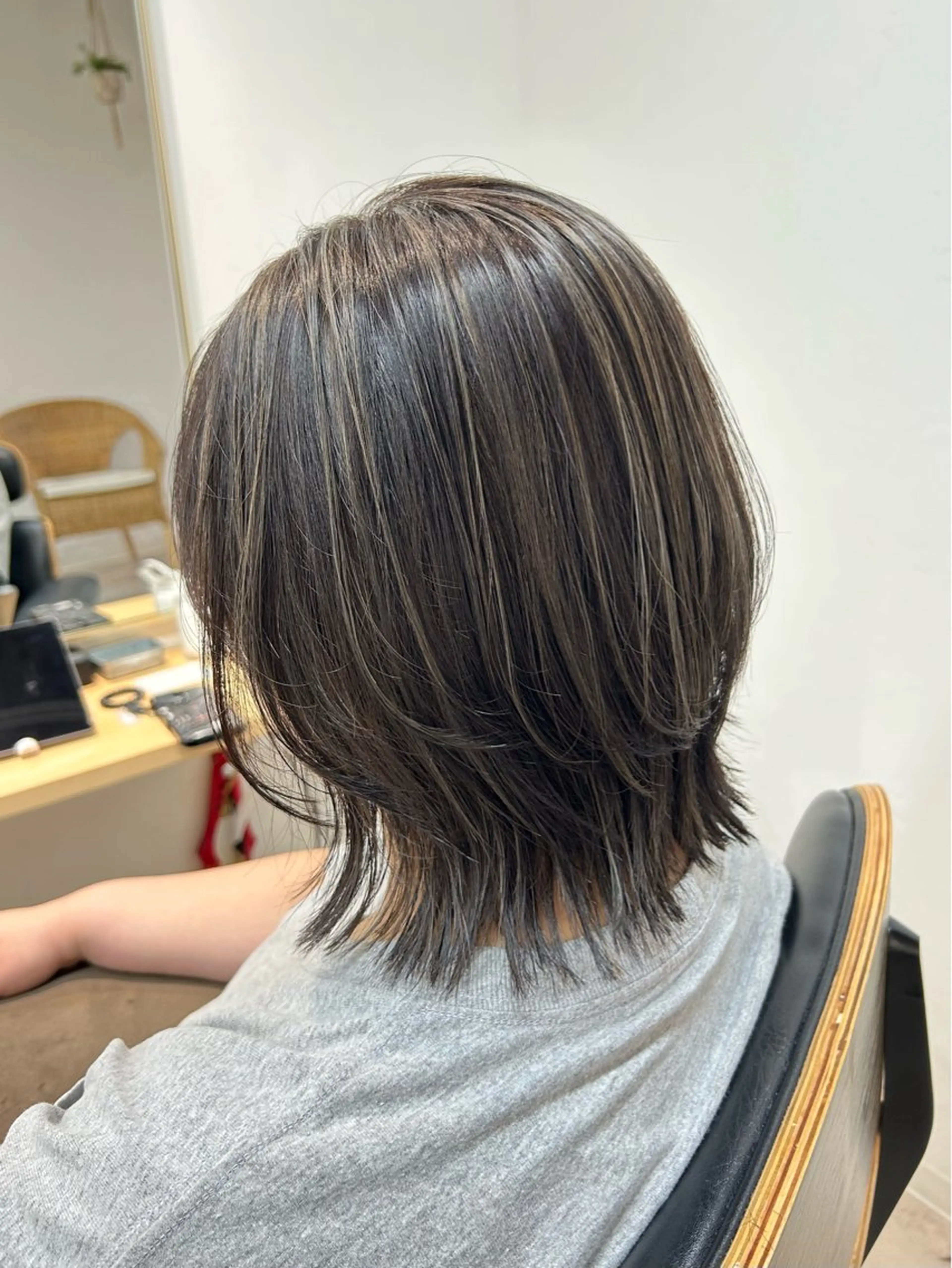 ミディアム カラー ボブレイヤー ハイライトカラー ボブ ハイライト レイヤーカット カット ヘアカラー トリートメント 艶カラー/レイヤー/ ハイトーン/まなみのヘアスタイル