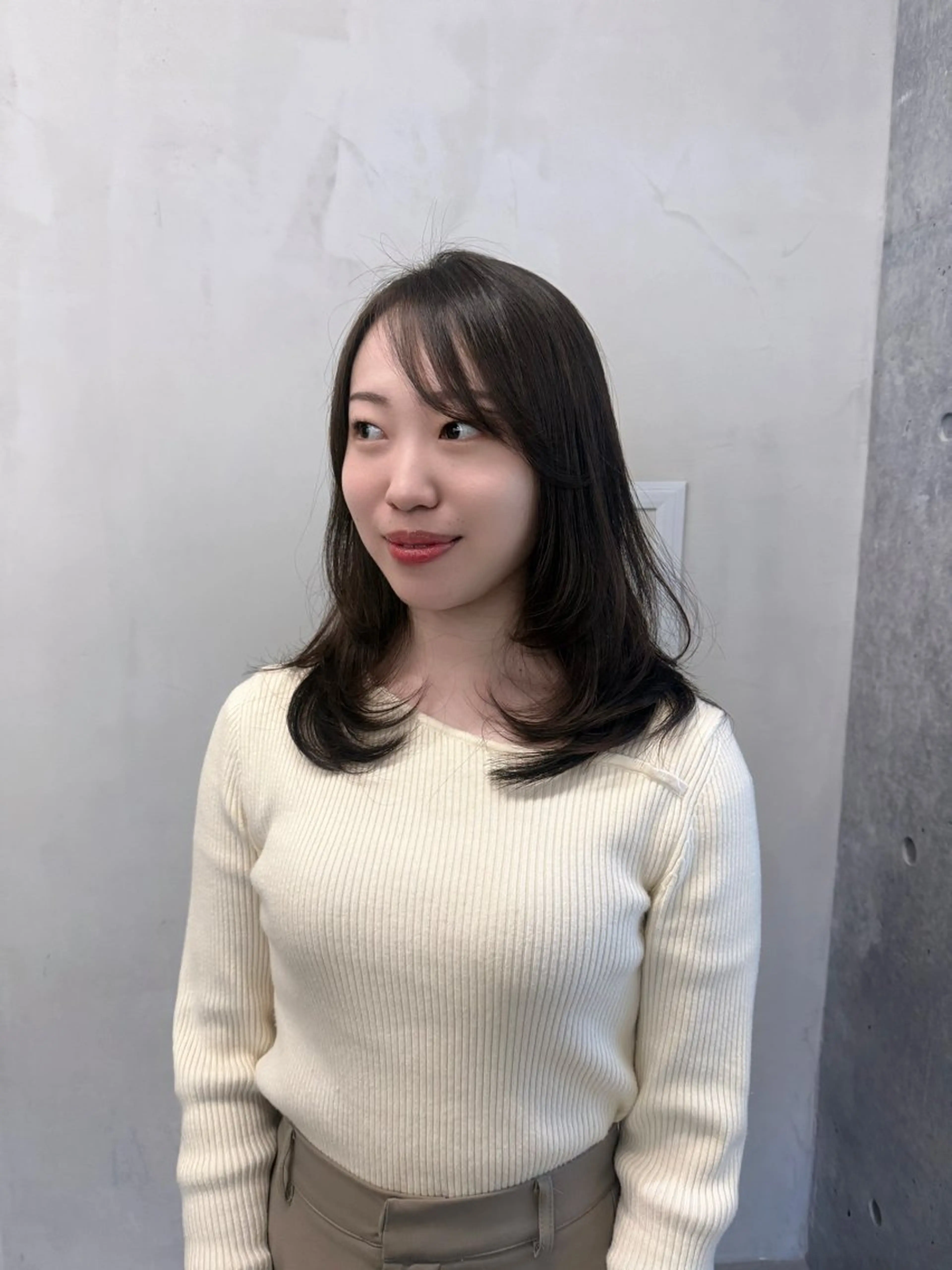 ロング カラー ロングレイヤー アッシュ ベージュカラー ブリーチ 透明感カラー カット ヘアカラー トリートメント 誰より丁寧なカット/ 小林輝/レイヤーのヘアスタイル