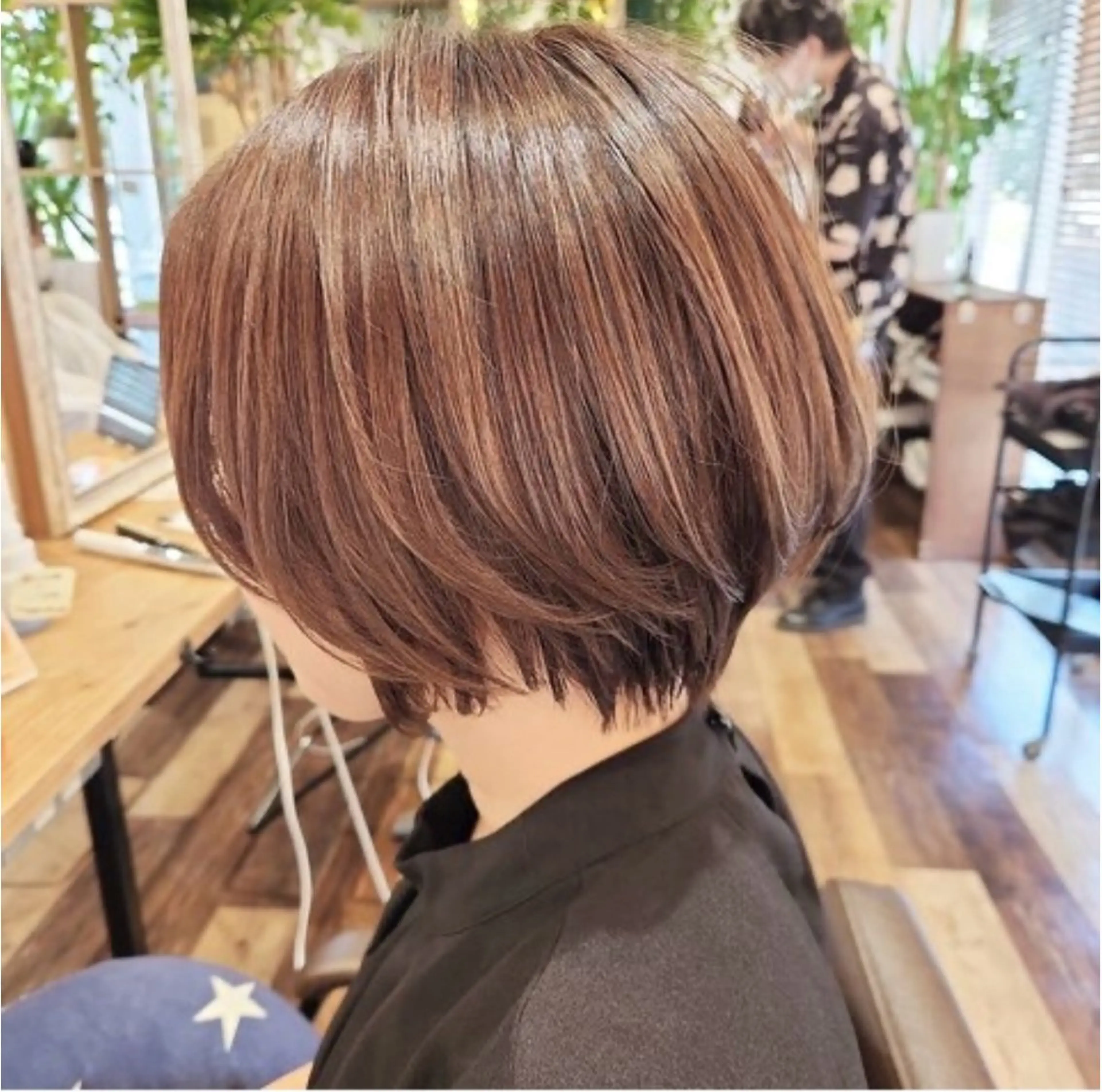 ショート 鈴木 彩花のヘアスタイル