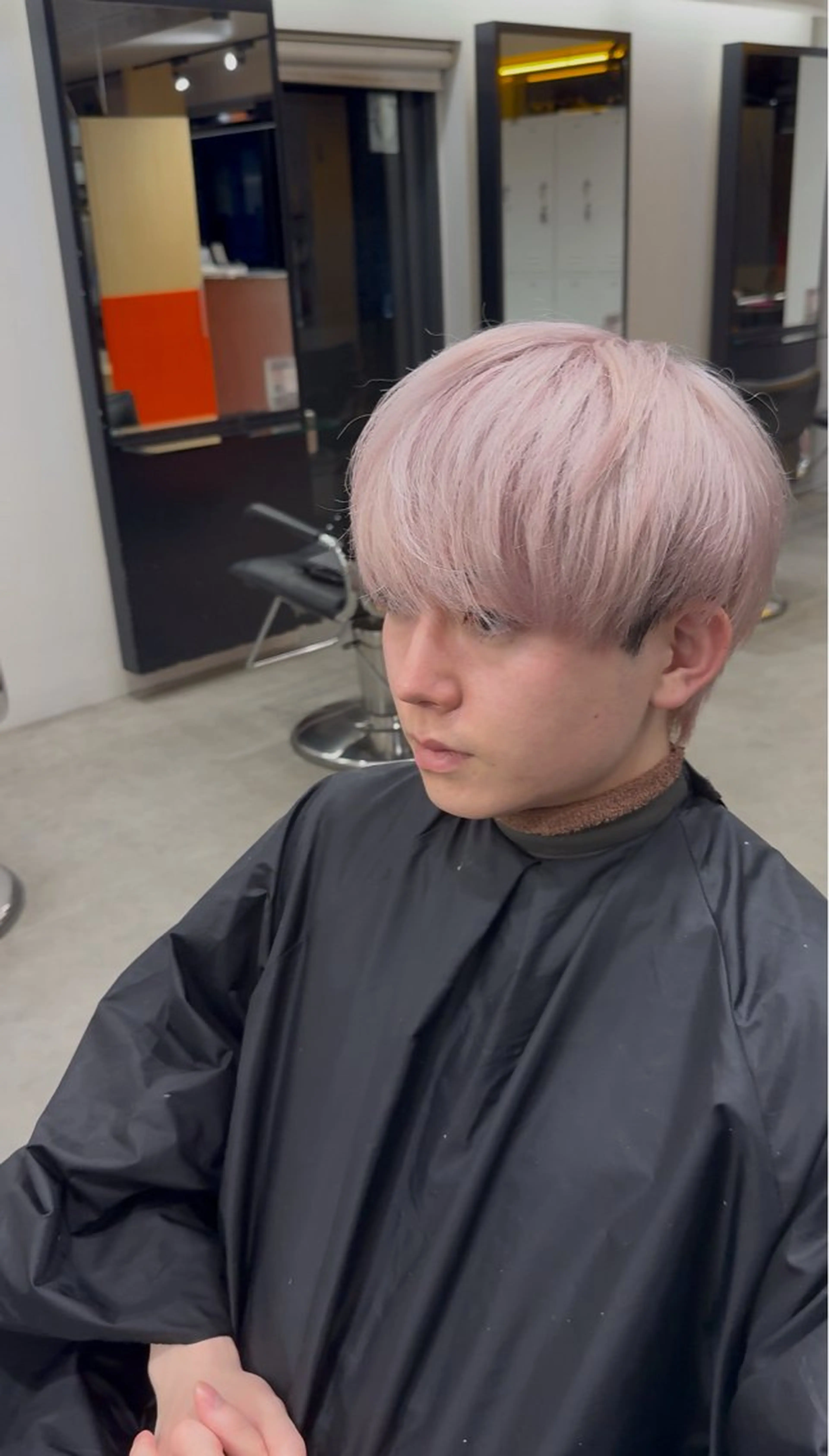 カラー メンズ メンズブリーチ メンズハイトーン ブリーチ ハイトーンカラー ピンクカラー fifth 新谷 來のヘアスタイル