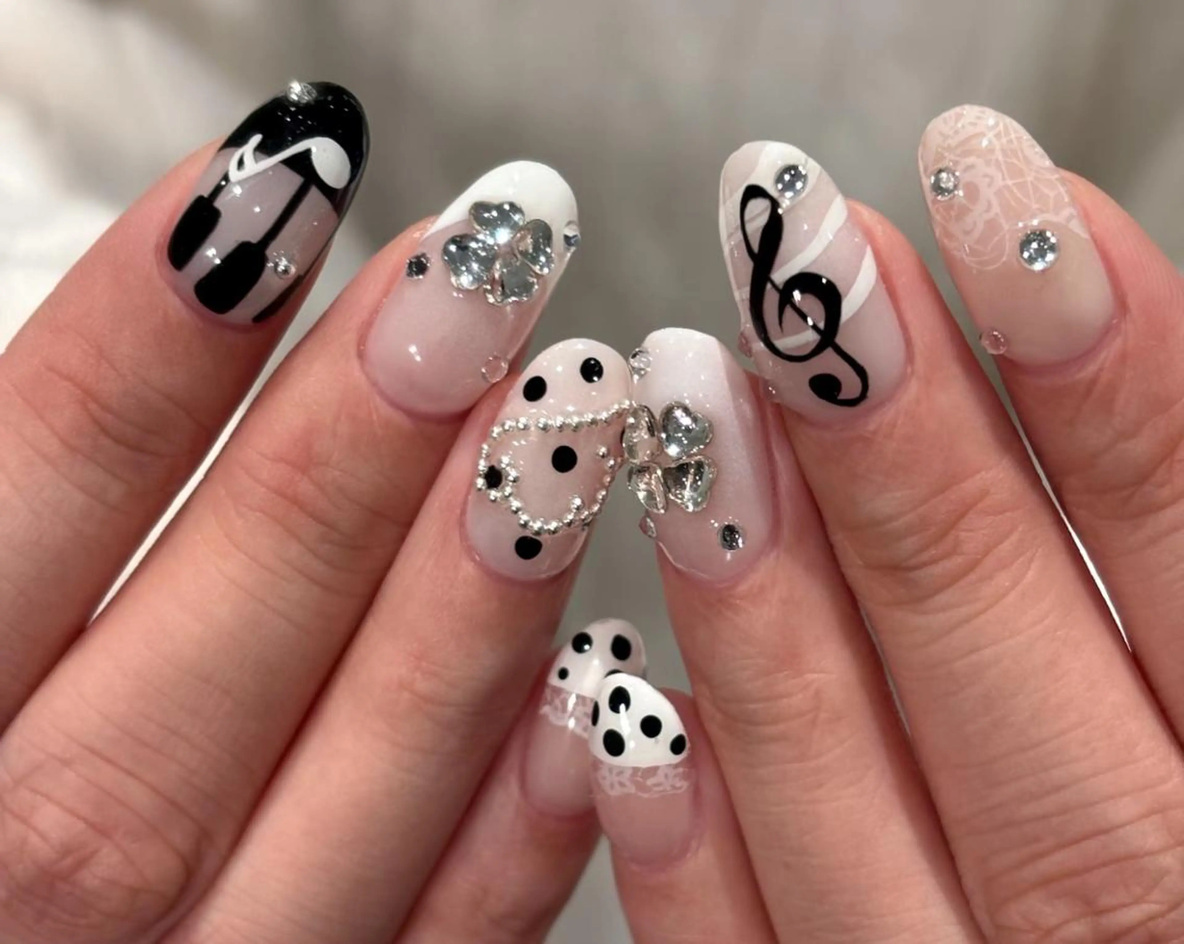 ネイル ハンドネイル 🎀 Ayaka_nailのネイルデザイン