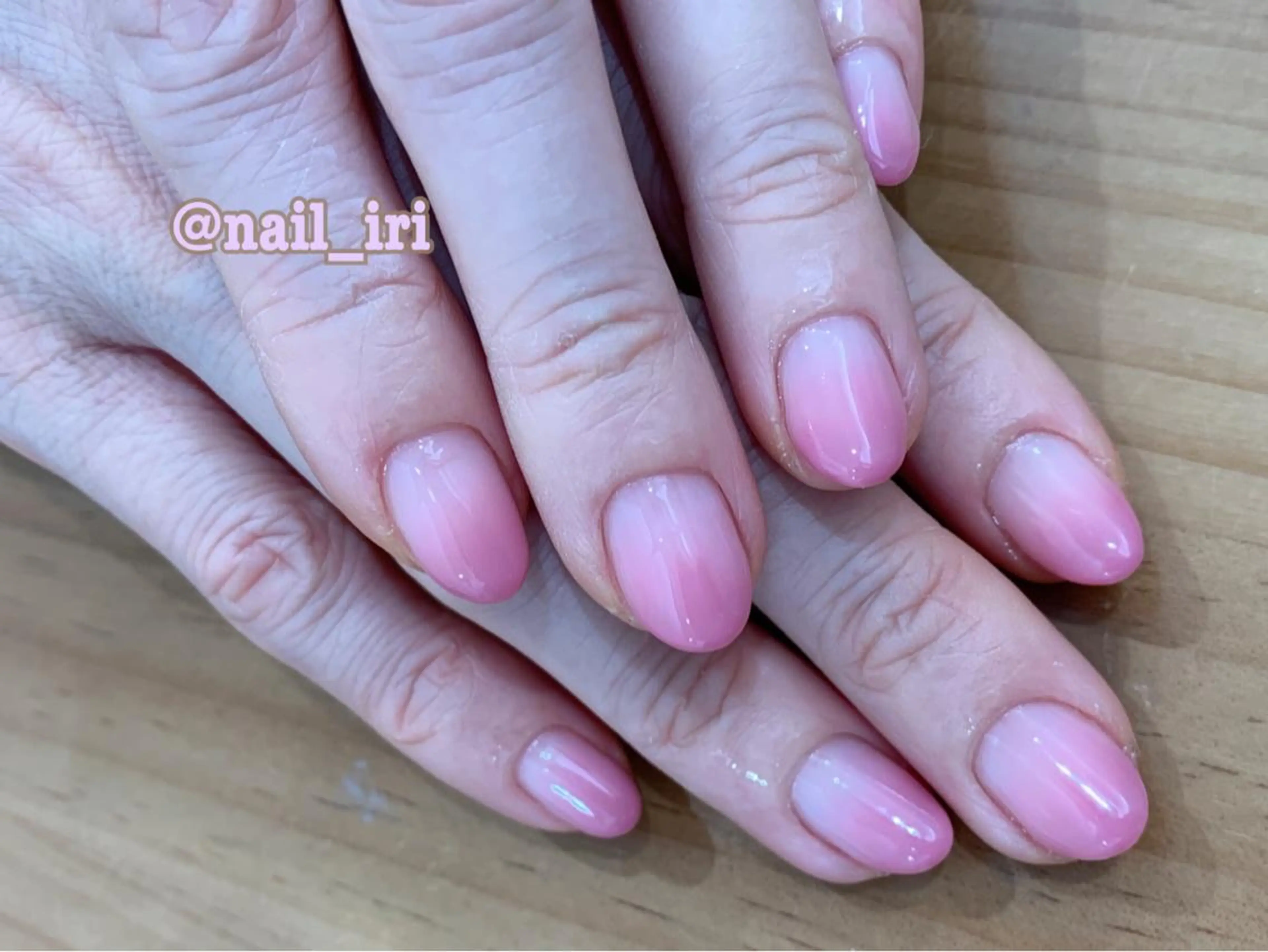 ネイル グラデーション ピンク ハンドネイル 中川 愛理のネイルデザイン