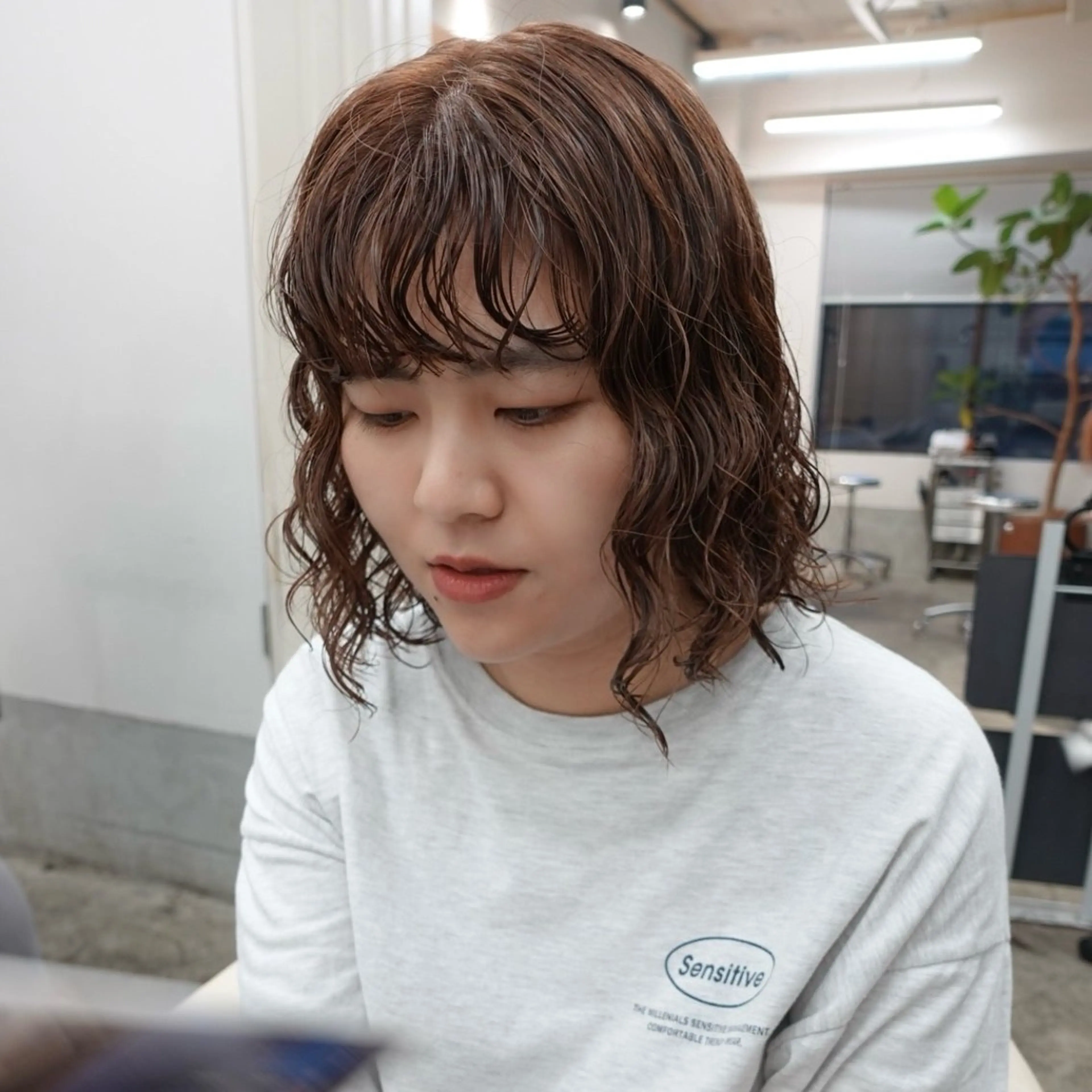 ミディアム カラー パーマ ヘアアレンジ ミディアムパーマ ベージュカラー ブリーチ ブラウンカラー ブラウンベージュ カット パーマ 🌐サトウ リョウ🌐のヘアスタイル