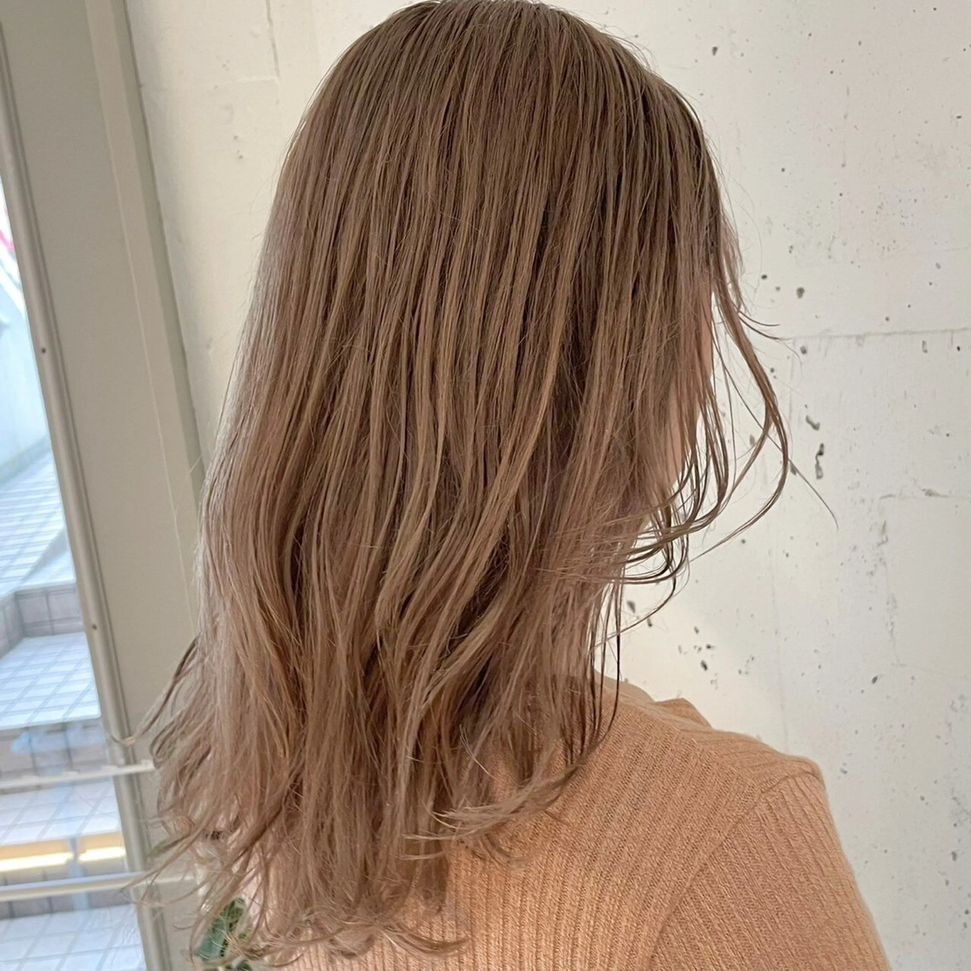 セミロング カラー ベージュカラー ブリーチ ブロンド ブロンドベージュ ヘアカラー トリートメント ヘッドスパ ヘアセット 似合わせくすみカラー ‎/縮毛/川添桃花‎のヘアスタイル