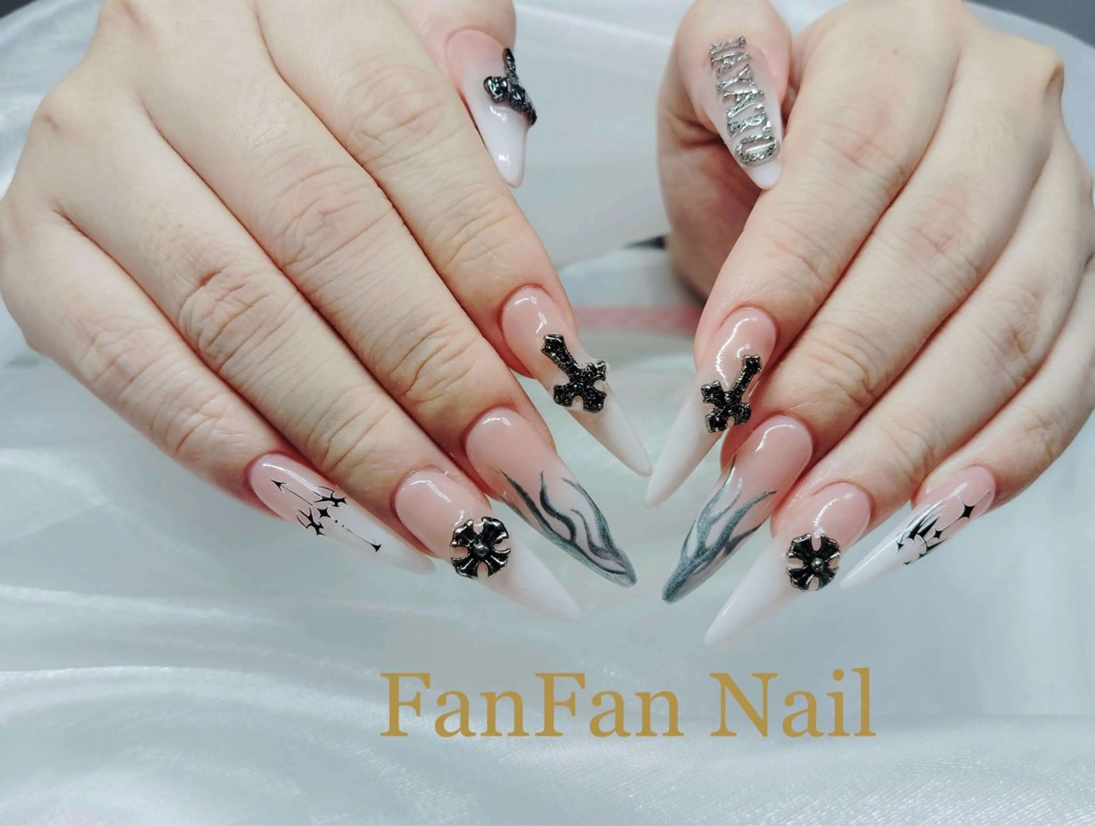 ネイル アートネイル オーロラネイル ガーリー キラキラネイル 韓国ネイル KaKa FanFanNailのネイルデザイン