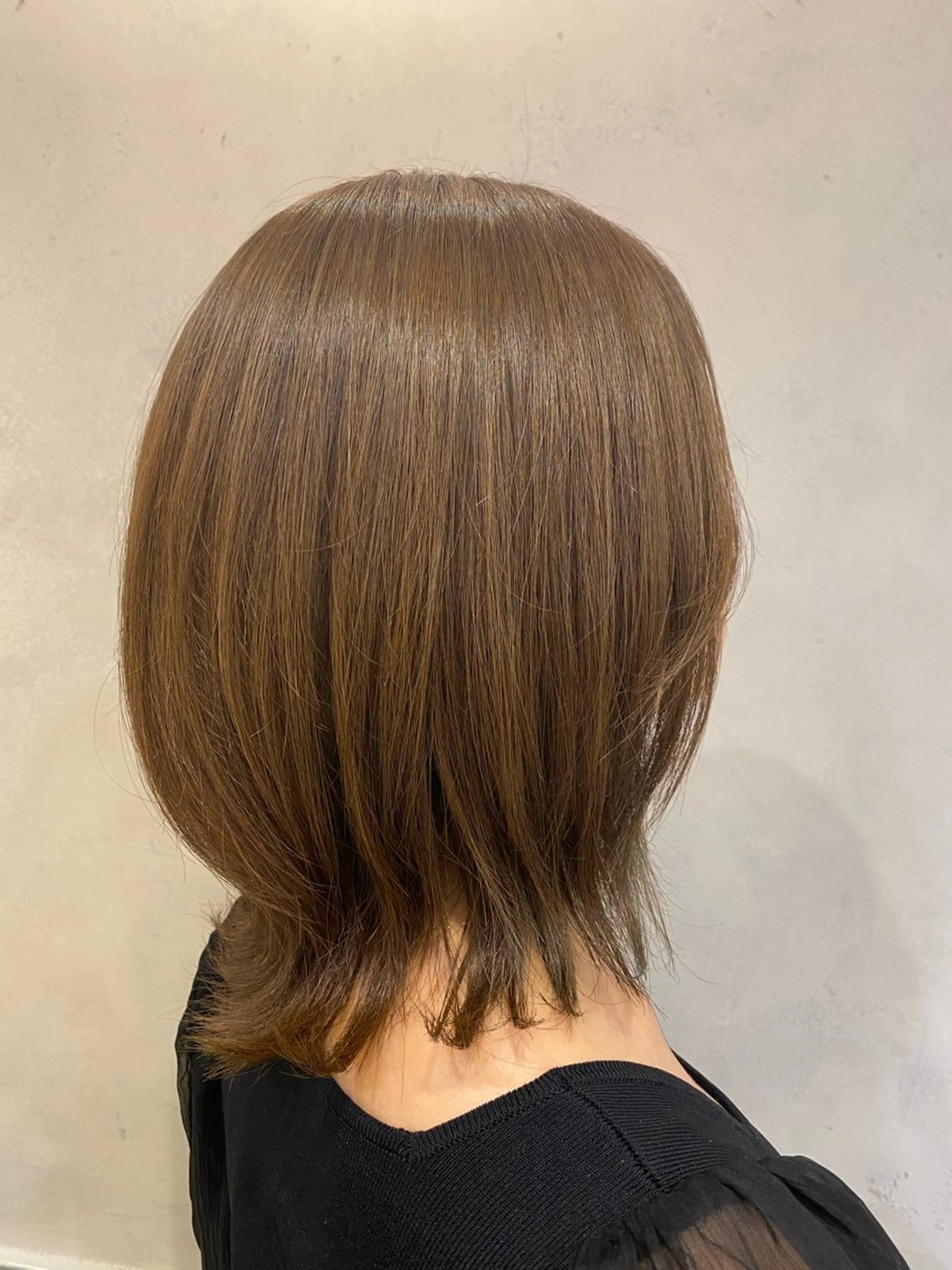 ミディアム カラー ベージュカラー ブリーチ 透明感カラー ブリーチなしカラー オリーブベージュ 池西 佳穂のヘアスタイル