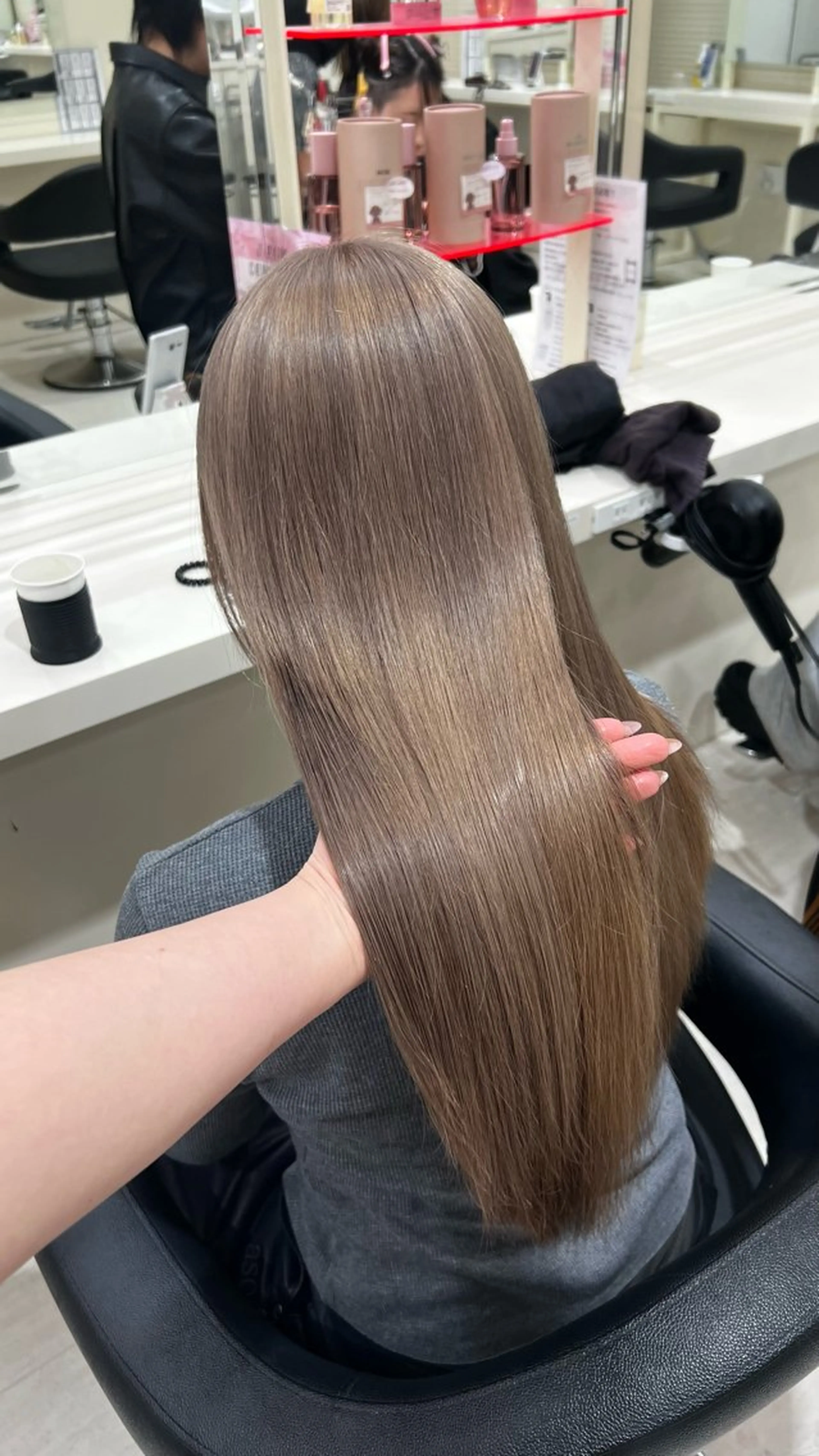 ロング カラー ヘアアレンジ ヘアカラー 韓国レイヤー＆ピンク 艶髪🩶maikoのヘアスタイル