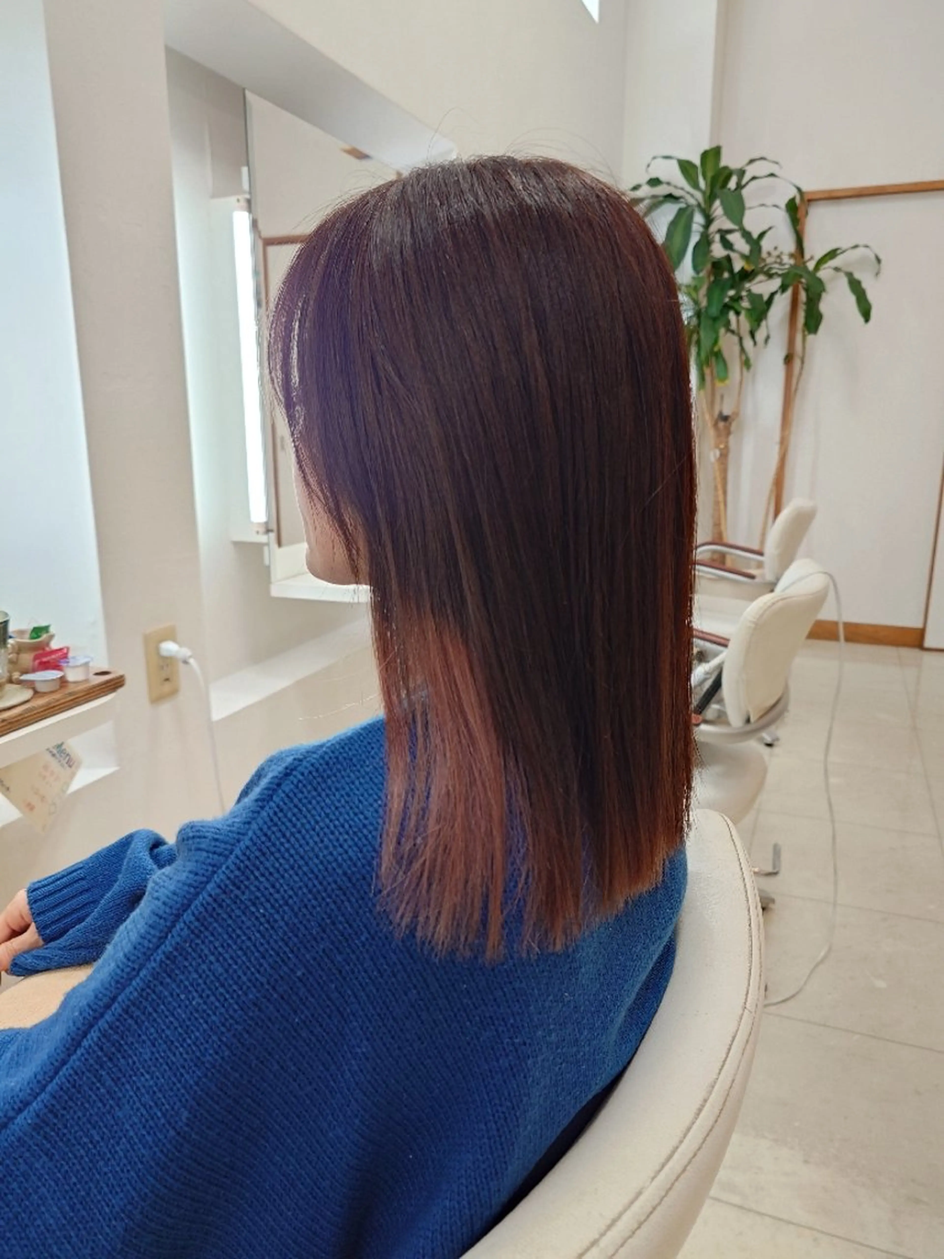 セミロング カラー ブリーチ デザインカラー イヤリングカラー インナーカラー カット ヘアカラー トリートメント ｷﾝｼﾞｮｳ ｴﾅﾐのヘアスタイル