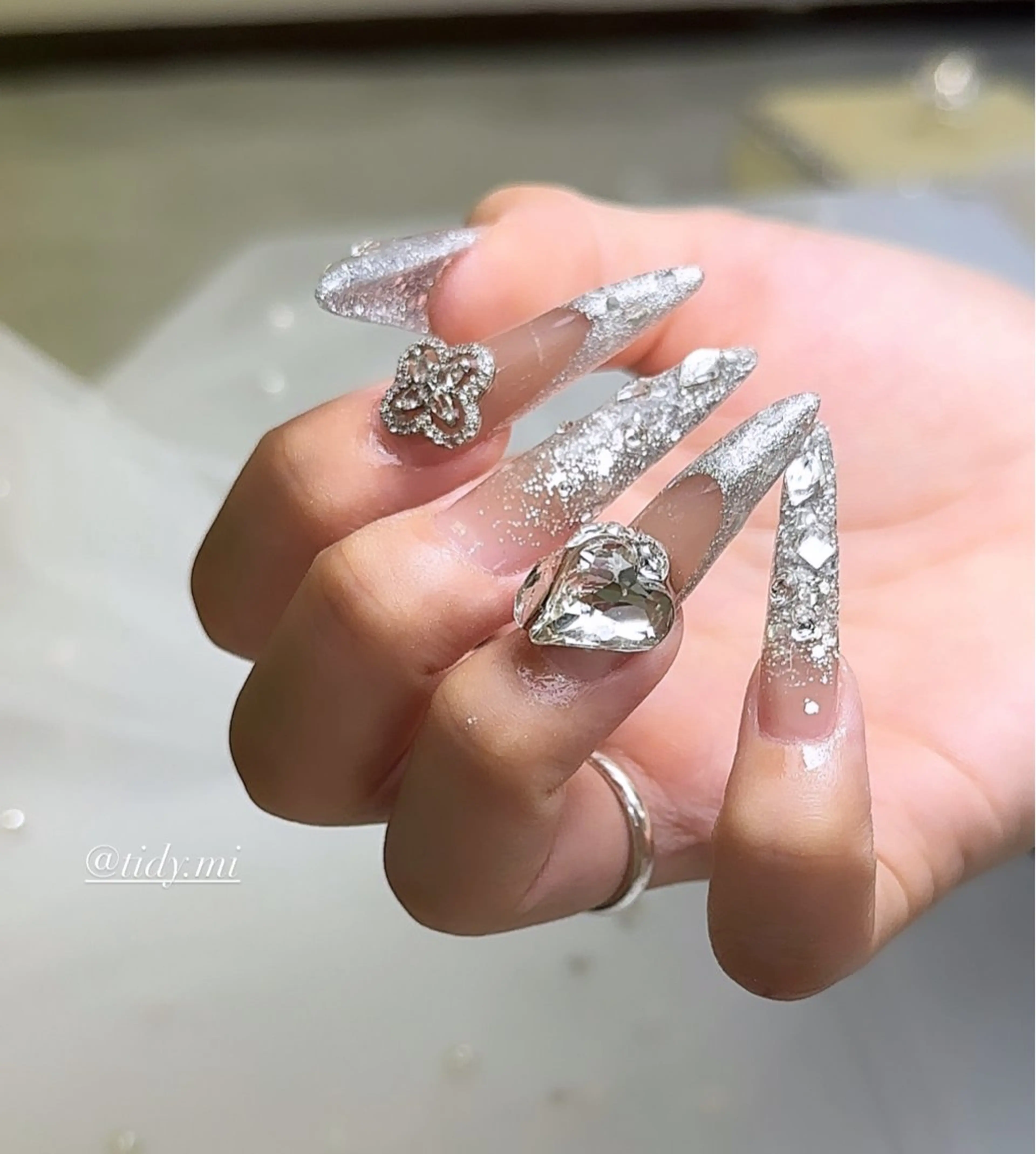 ネイル フレンチネイル ジェルネイル ガラスフレンチ グラデーション キラキラネイル TIDY .のネイルデザイン