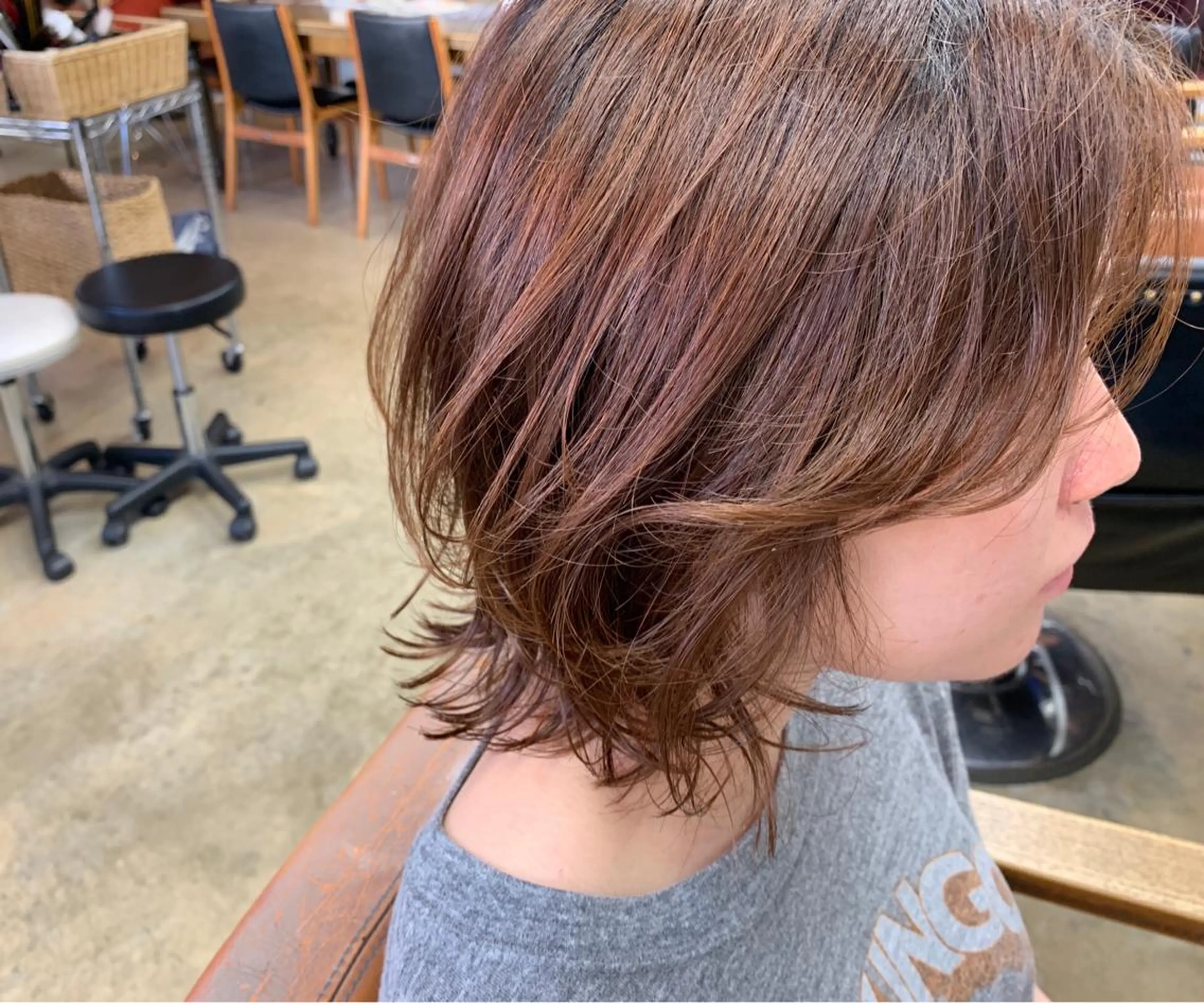 ミディアム 相田 優子のヘアスタイル