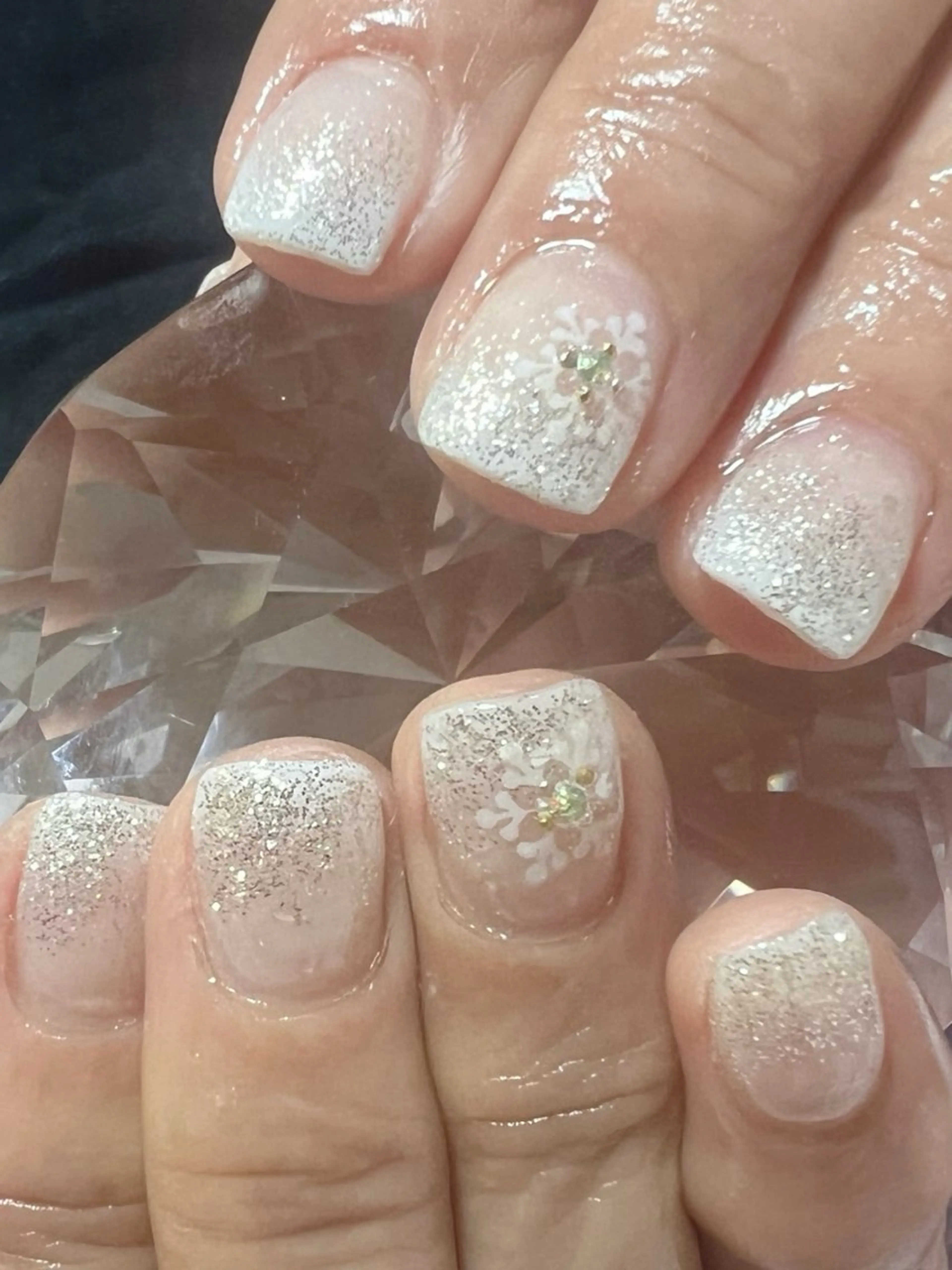 ネイル アートネイル グラデーション ラメ(グリッター) ホワイト Le lian所属・Le lianのネイルデザイン