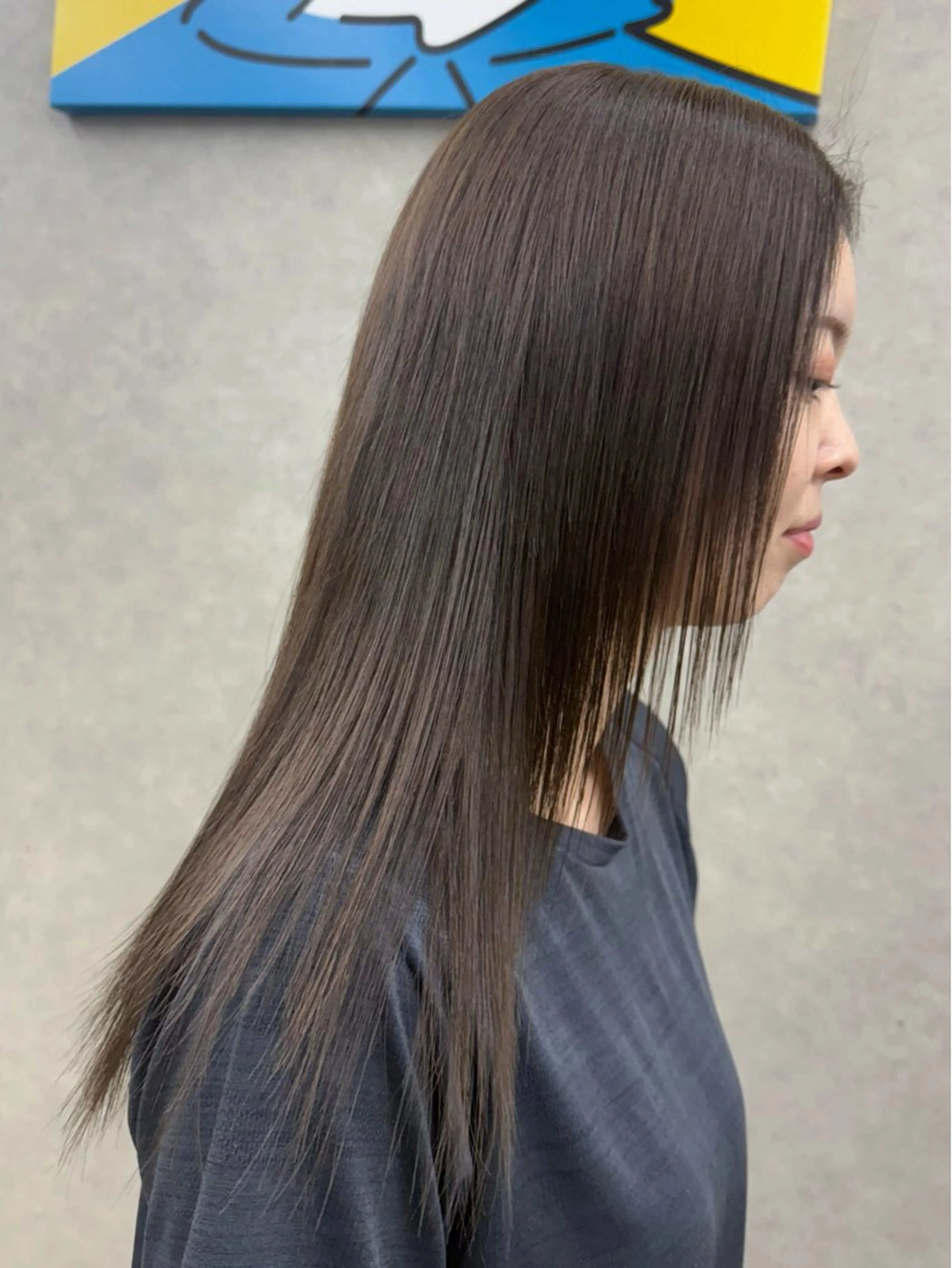 セミロング ナカムラ リナのヘアスタイル