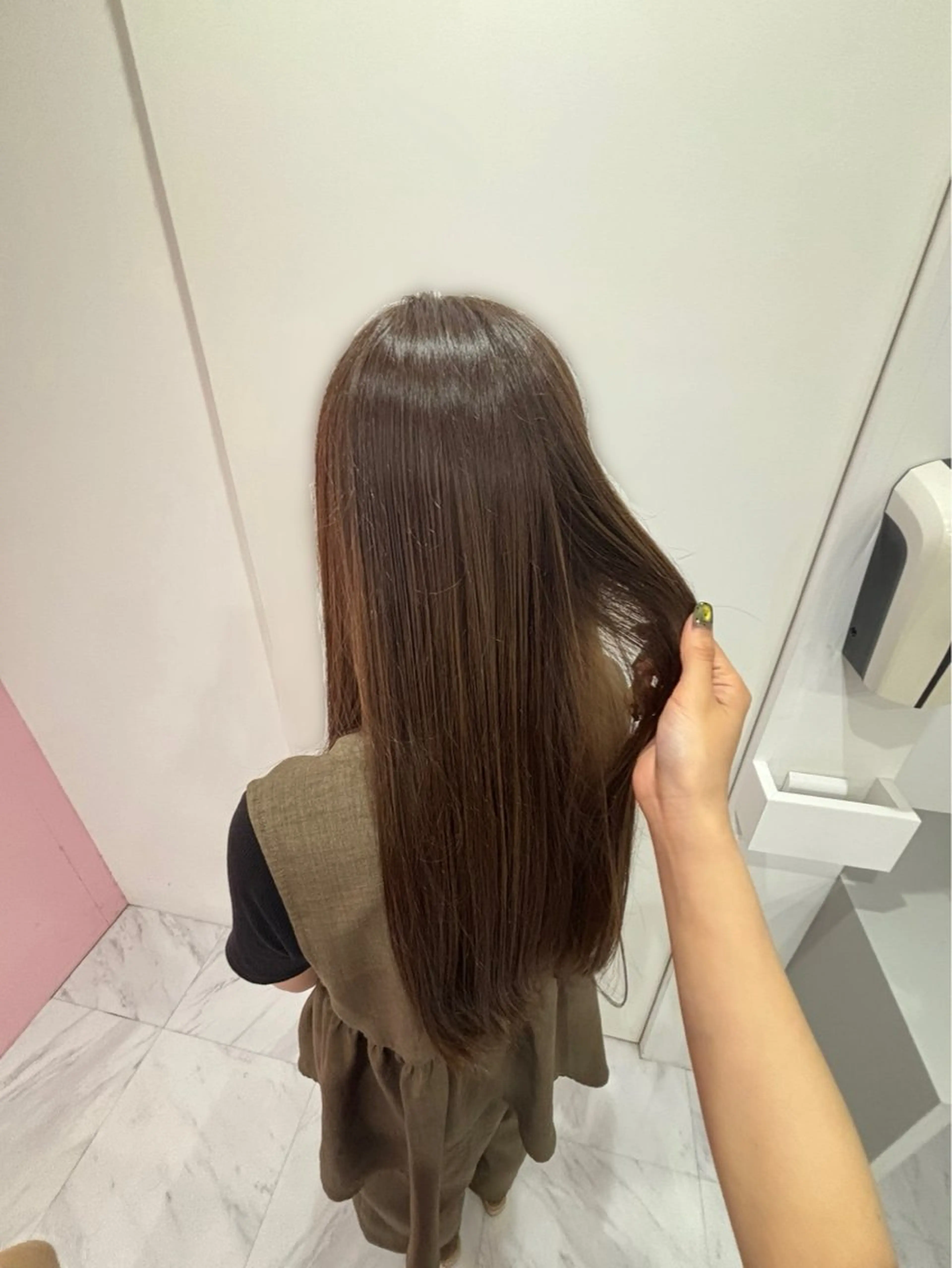 ロング カラー ヘアカラー 大岡 芽依のヘアスタイル