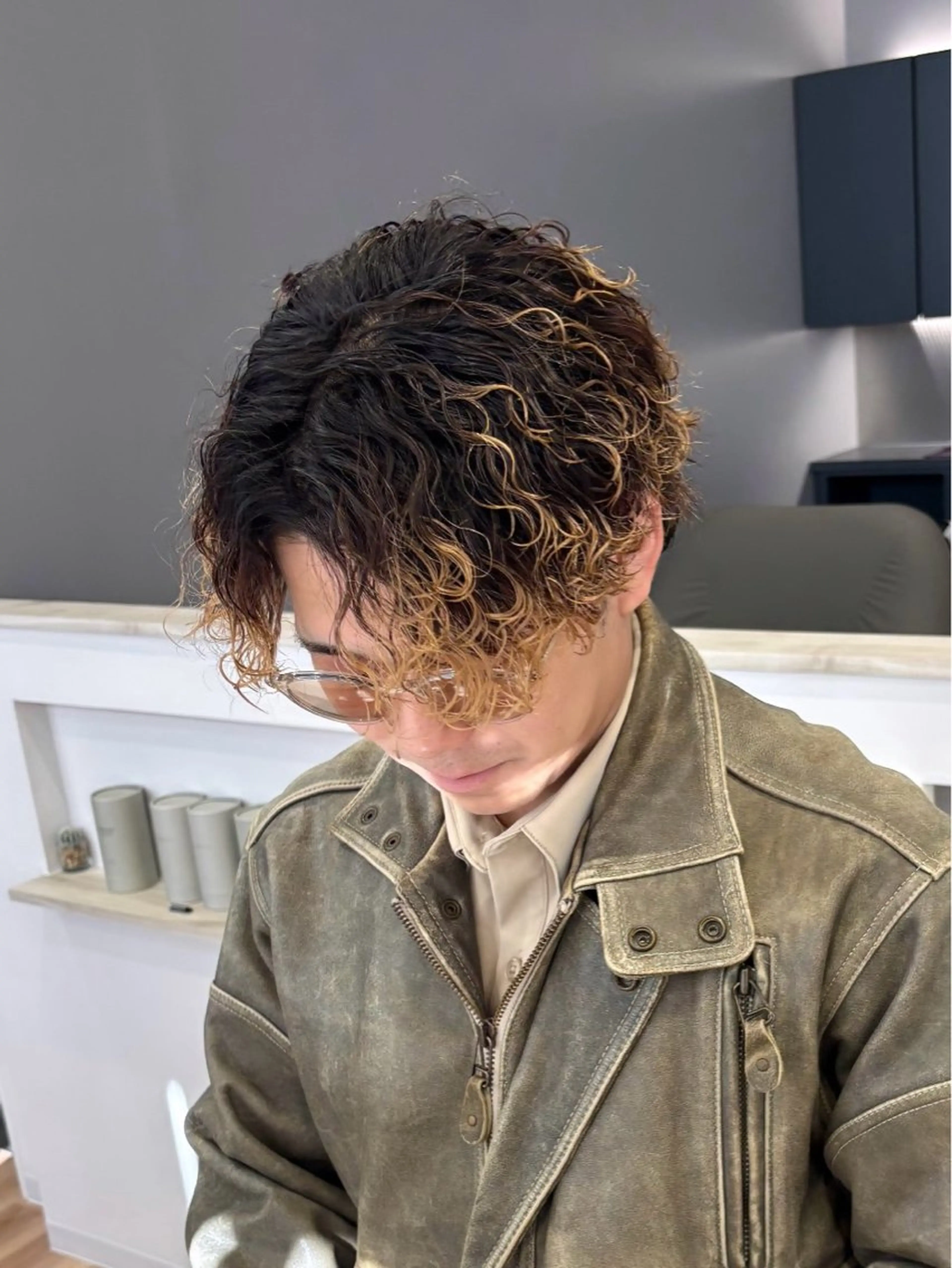 パーマ メンズ メンズパーマ 波巻きパーマ スパイラルパーマ カット パーマ 杉原魁/髪質改善/ 似合わせパーマのヘアスタイル