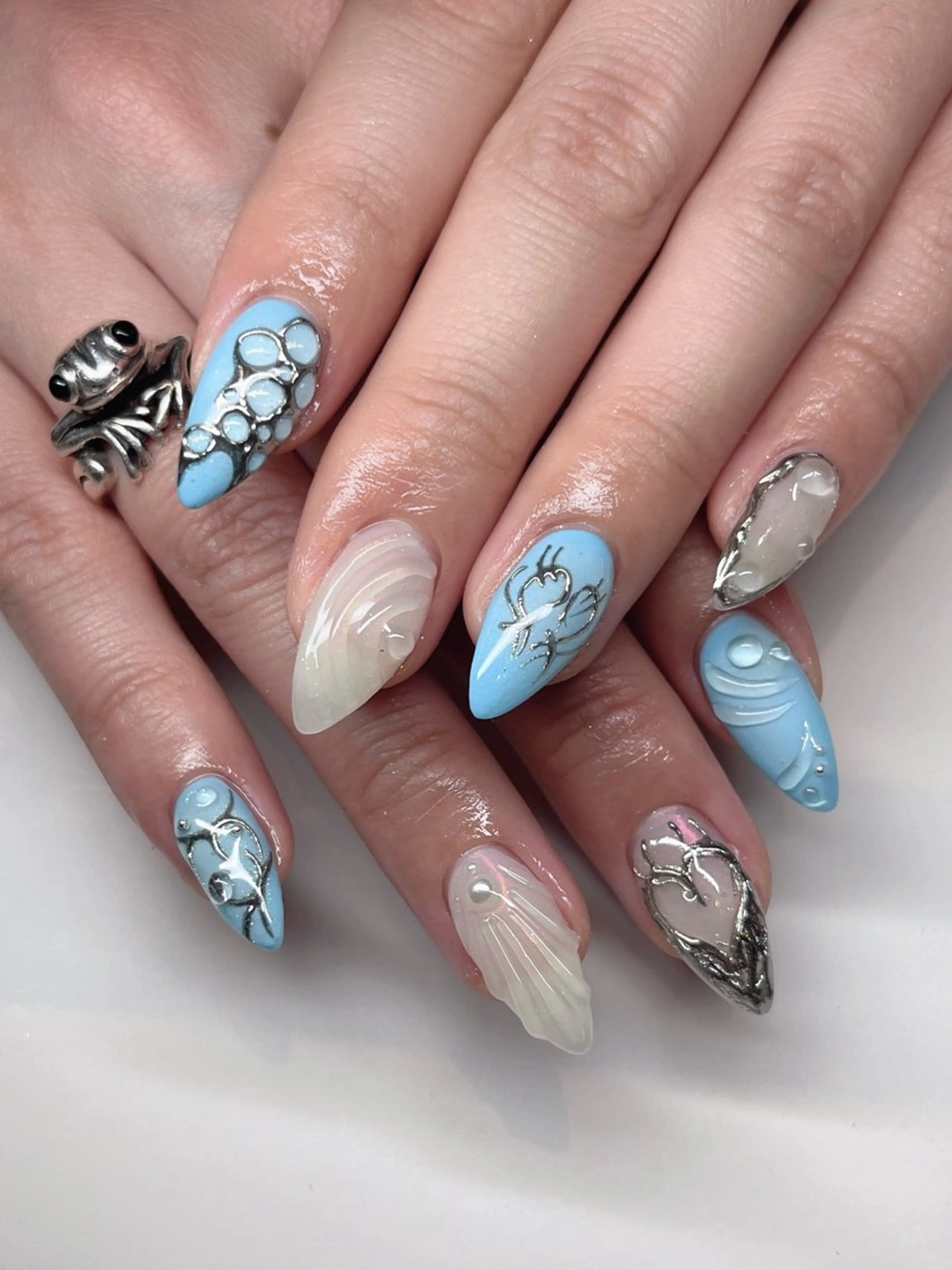 ネイル ハンドネイル moca心斎橋店 Aina🐈‍⬛🤍のネイルデザイン