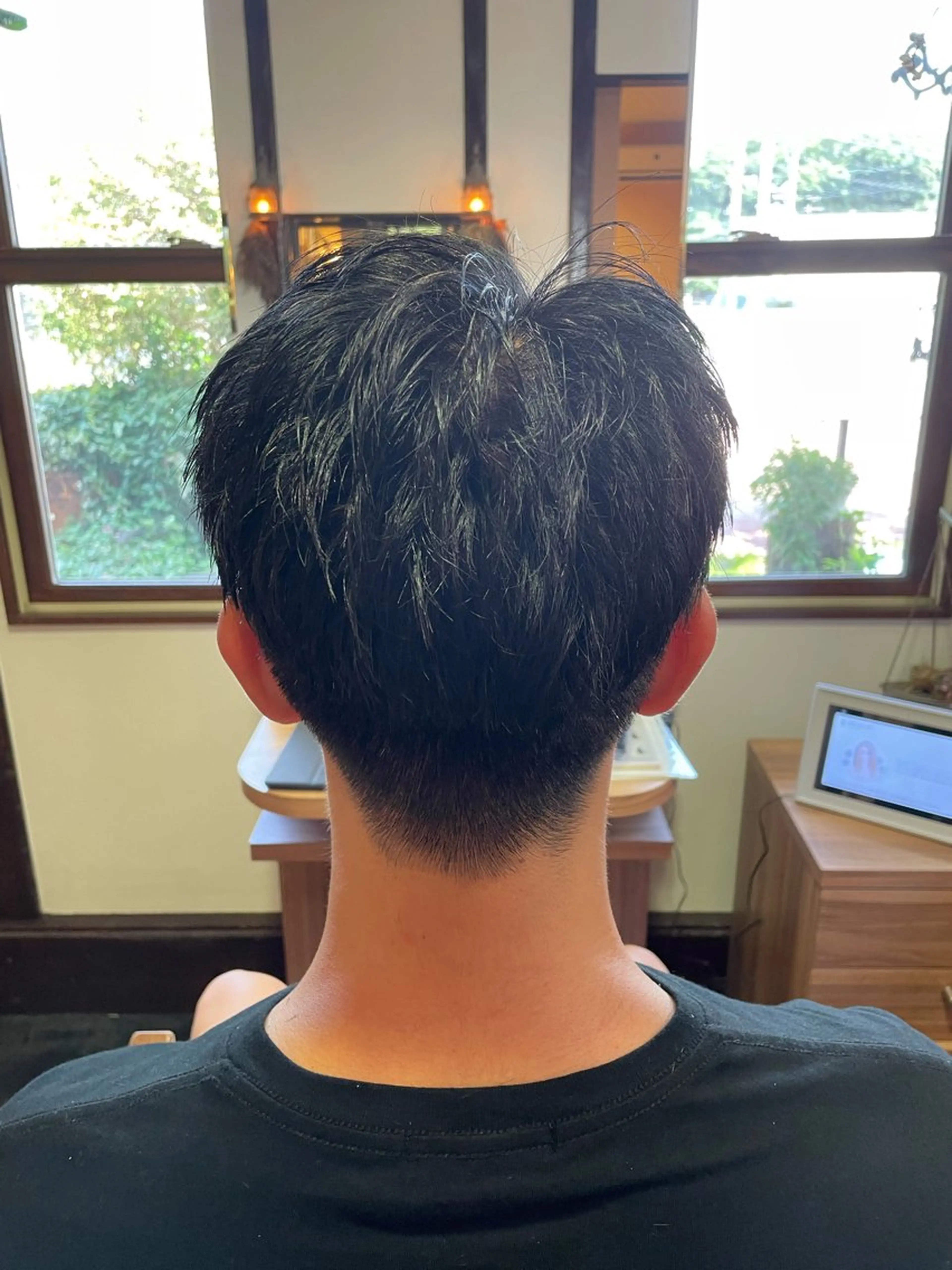 メンズ マッシュ 刈り上げ カット 黒川 名津美のヘアスタイル