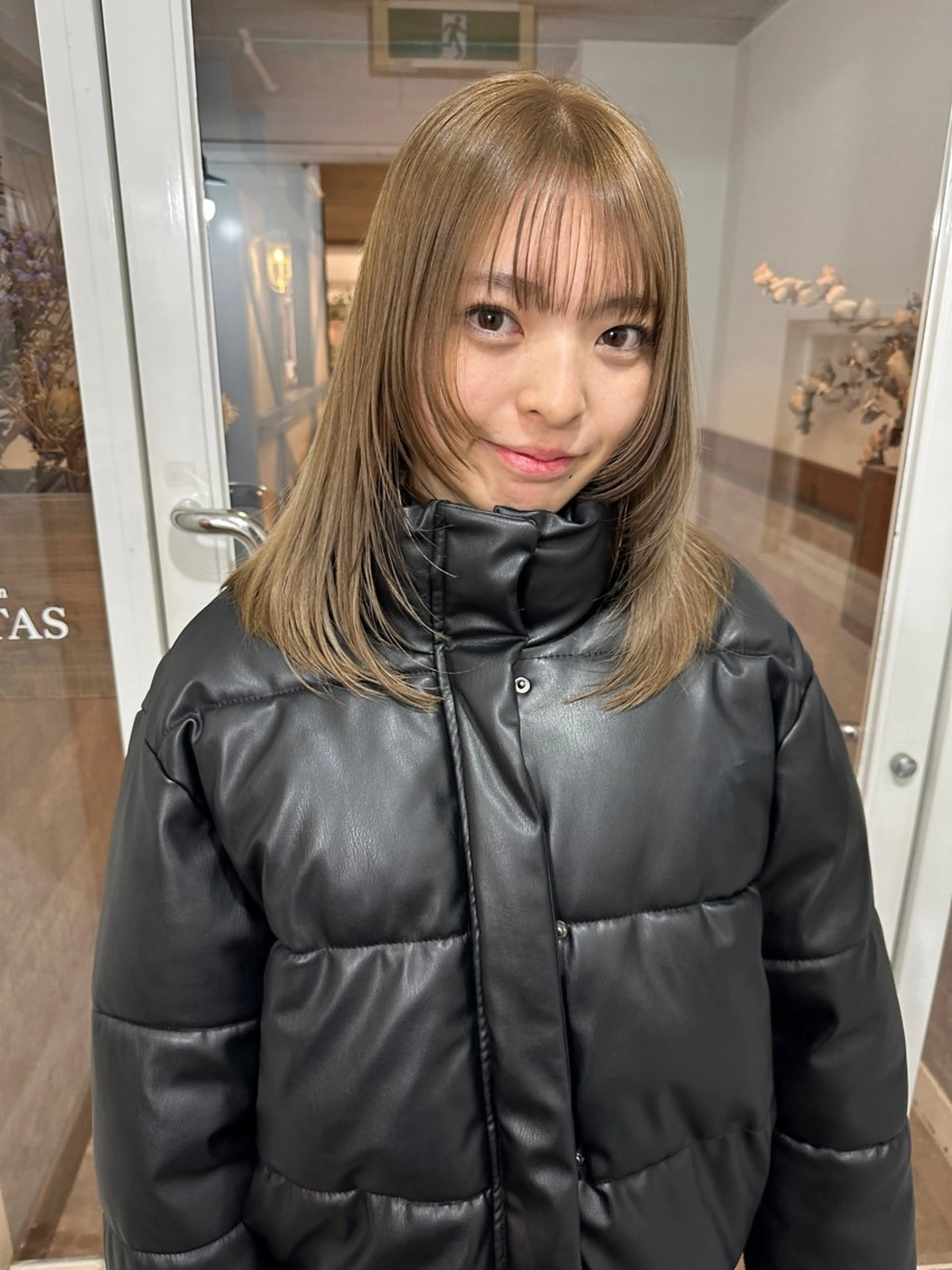 ロング 顔まわりレイヤー 顔周りカット レイヤーカット カット ヘッドスパ 宮﨑 あかねのヘアスタイル