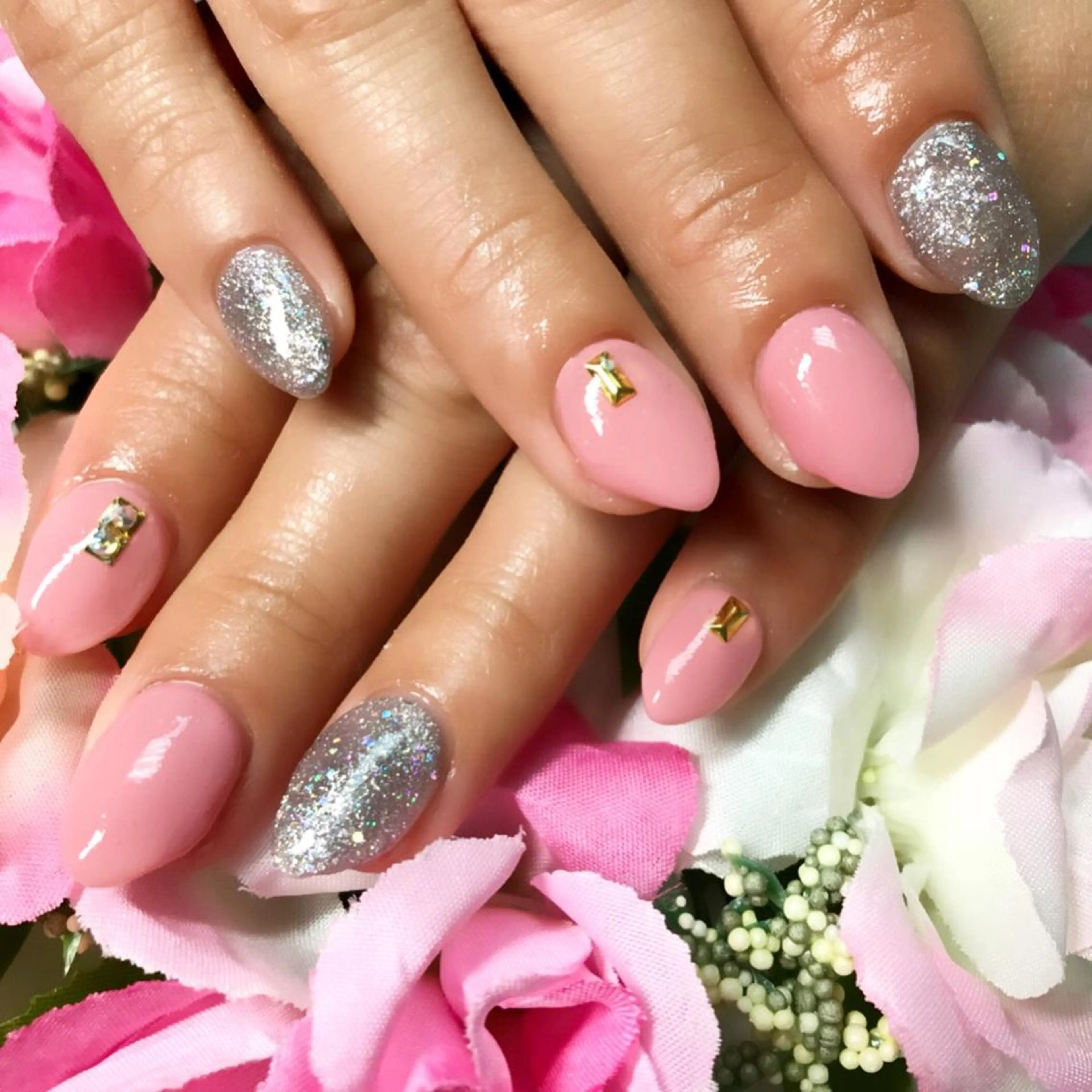 ネイル グリーン ピンク シンプルネイル ハンドネイル CITRAtotal beautyのネイルデザイン