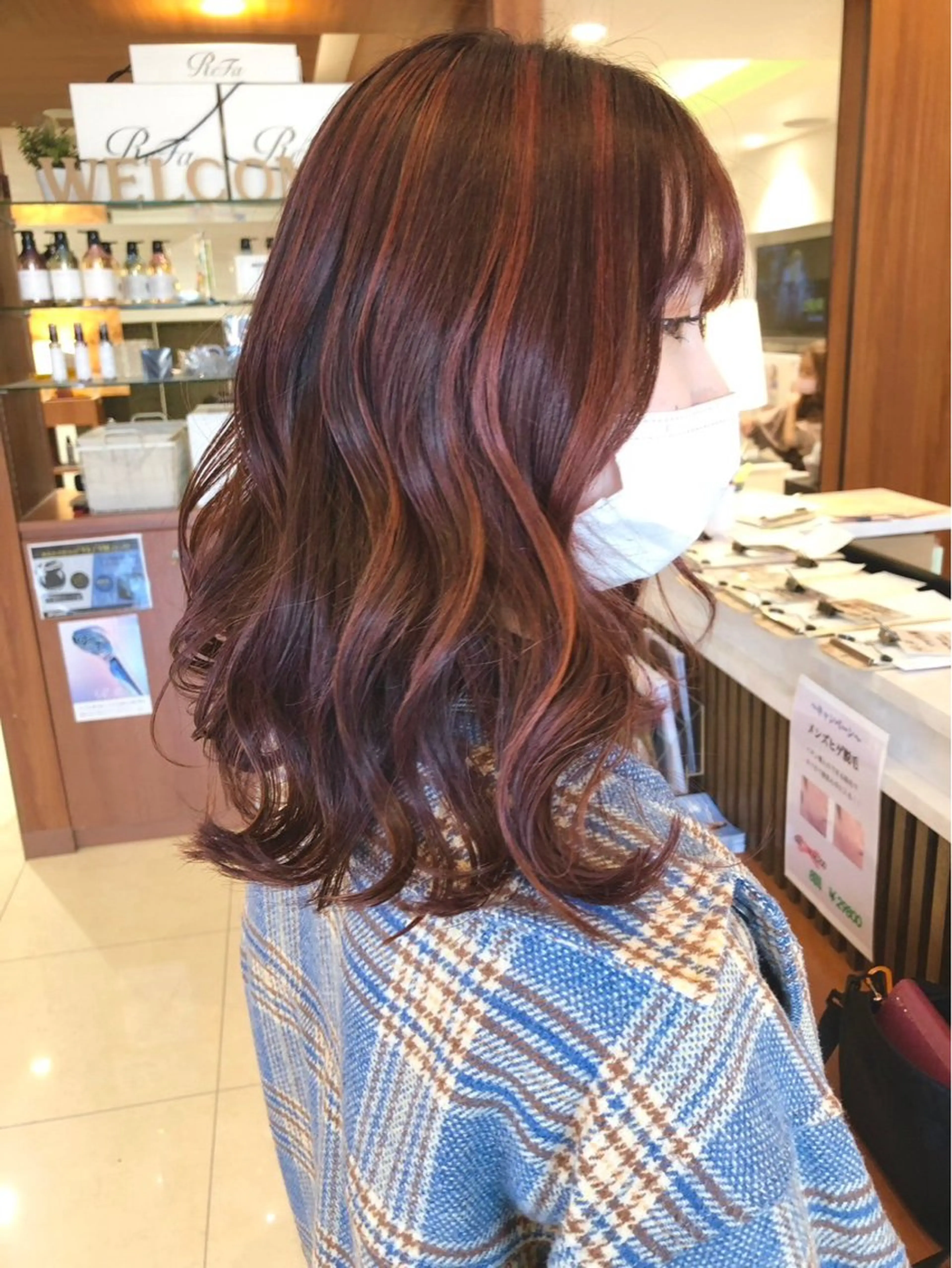 ミディアム カラー ハイライトカラー レッドカラー ハイライト 河口 勝博のヘアスタイル