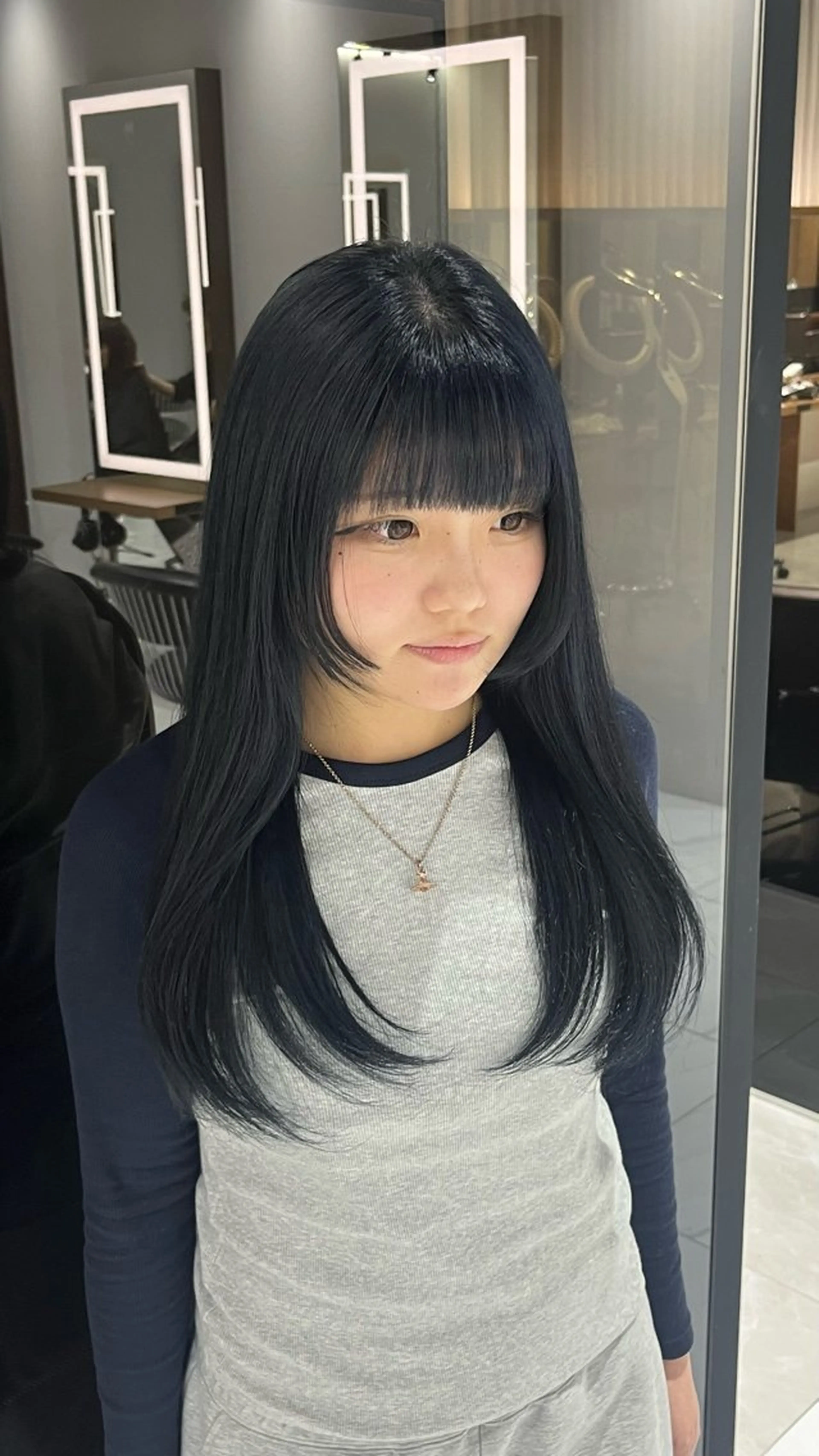 セミロング 石塚 瑛里菜のヘアスタイル