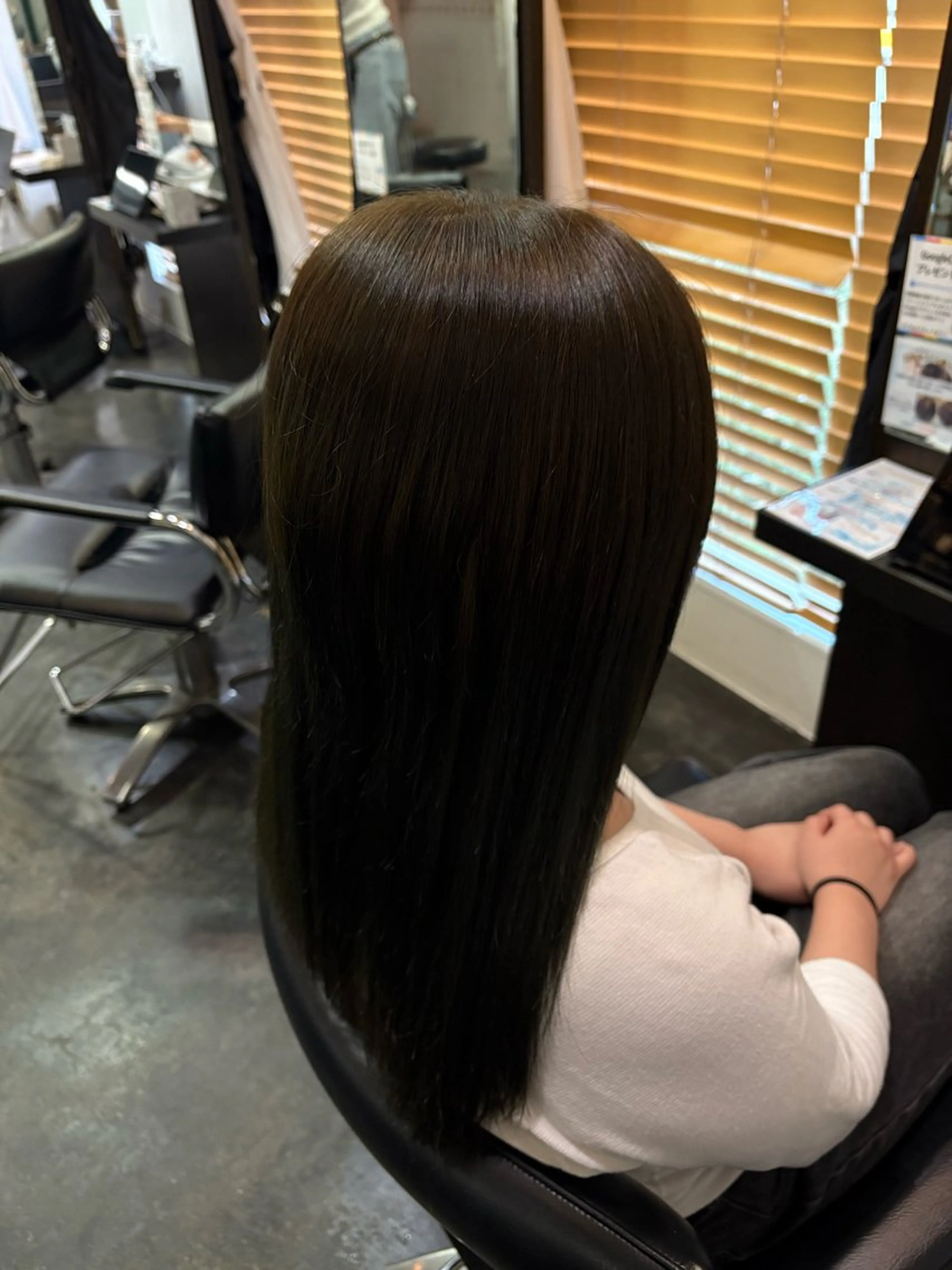 ロング カラー オリーブカラー 奥山 和奏のヘアスタイル