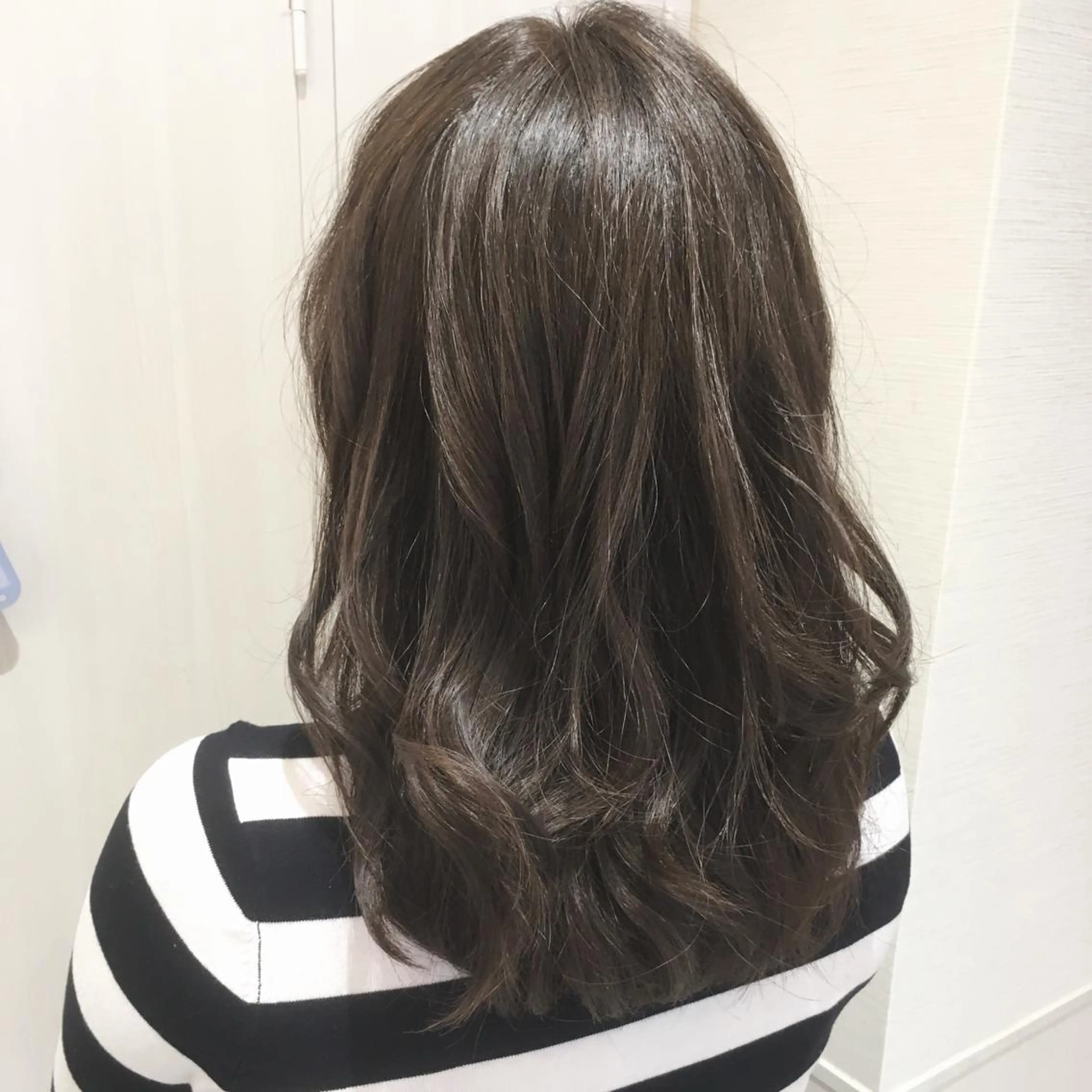 セミロング カラー ブルーカラー ブルージュ 外国人風カラー 三鷹で1番ショート ボブをカットする新谷のヘアスタイル