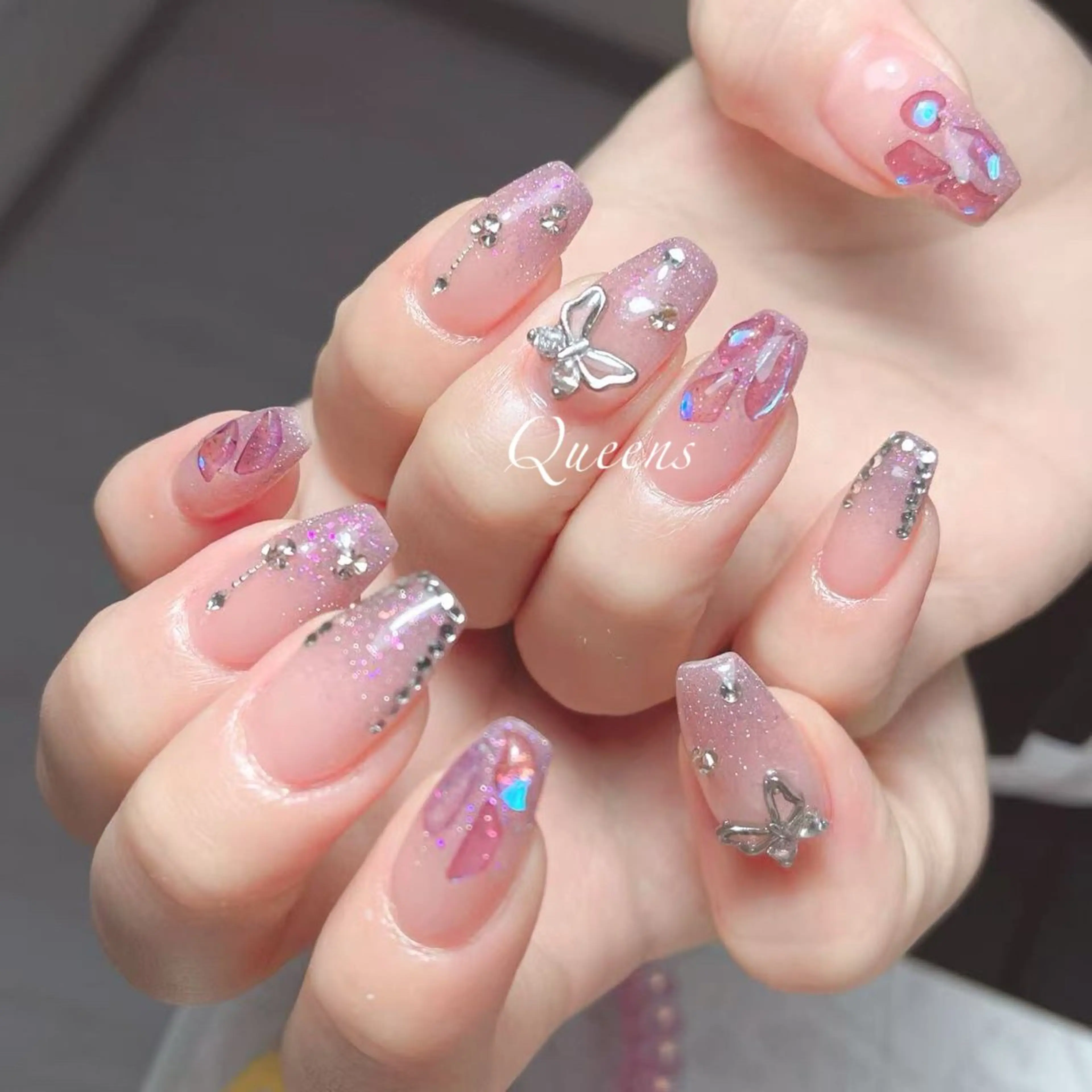 ネイル ハンドネイル Queens テイのネイルデザイン