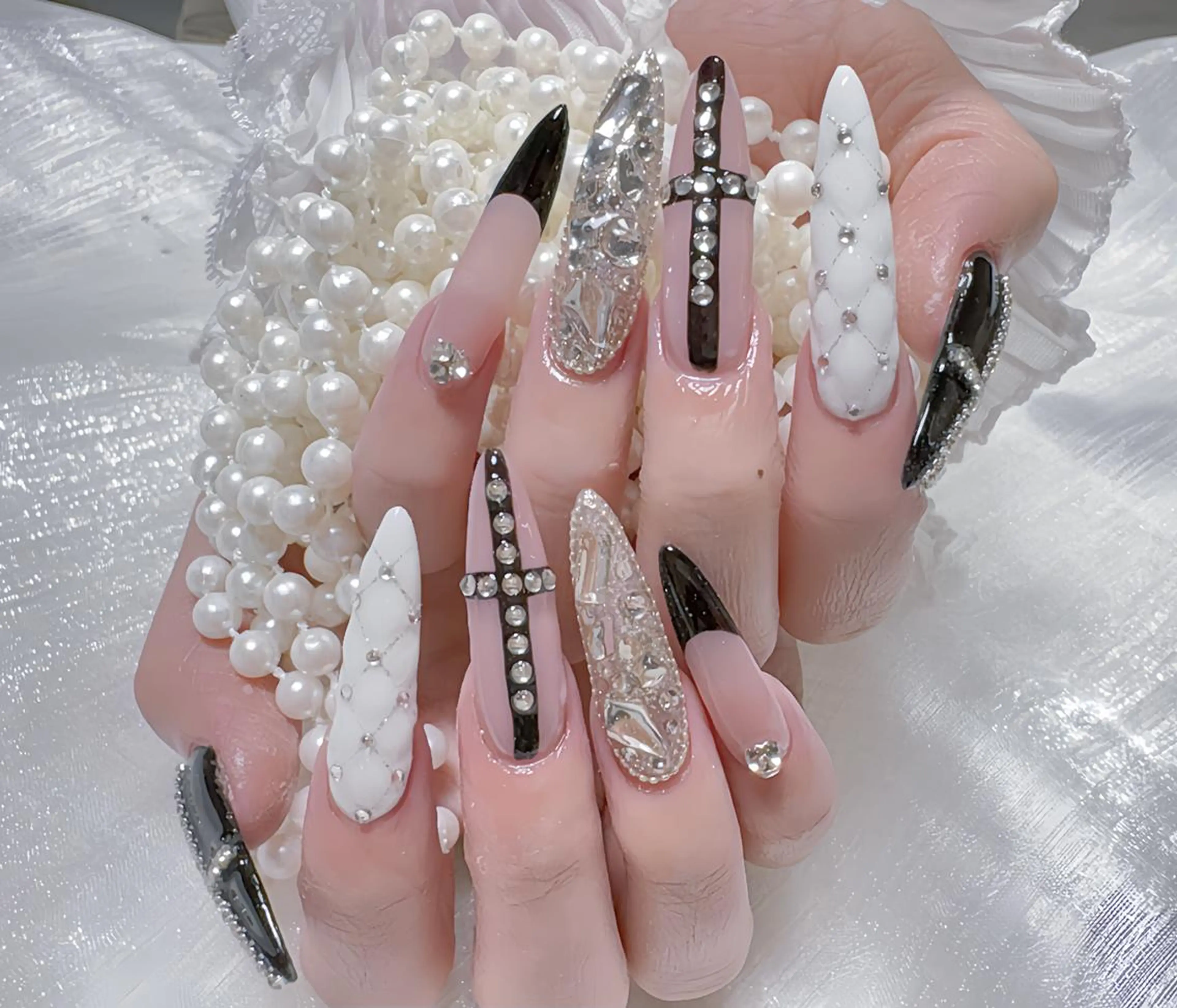 ネイル ハンドネイル 🎀鈴音🎀 ワンホンネイルのネイルデザイン