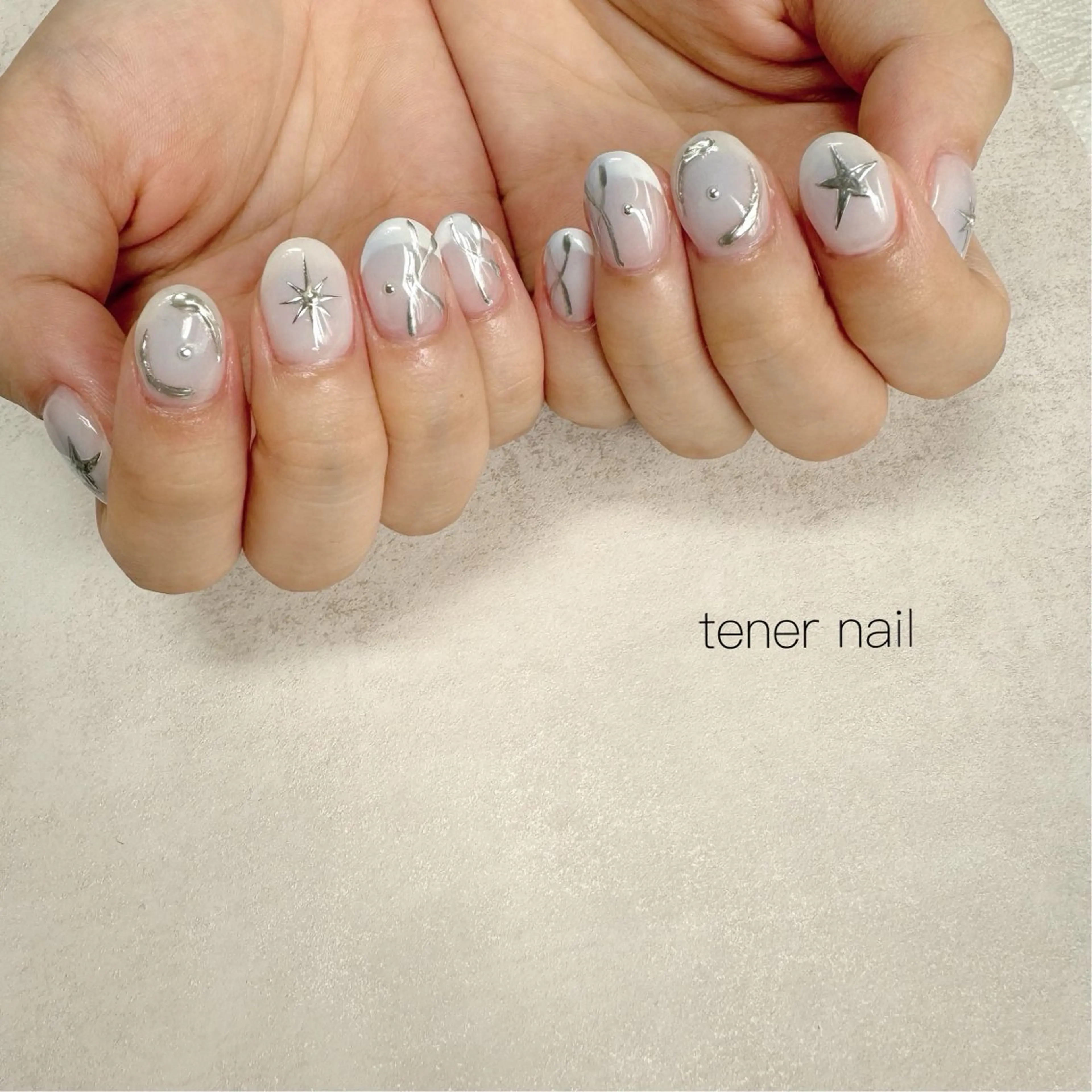 ネイル ニュアンスネイル シルバー ハンドネイル テネルネイル tener nailのネイルデザイン
