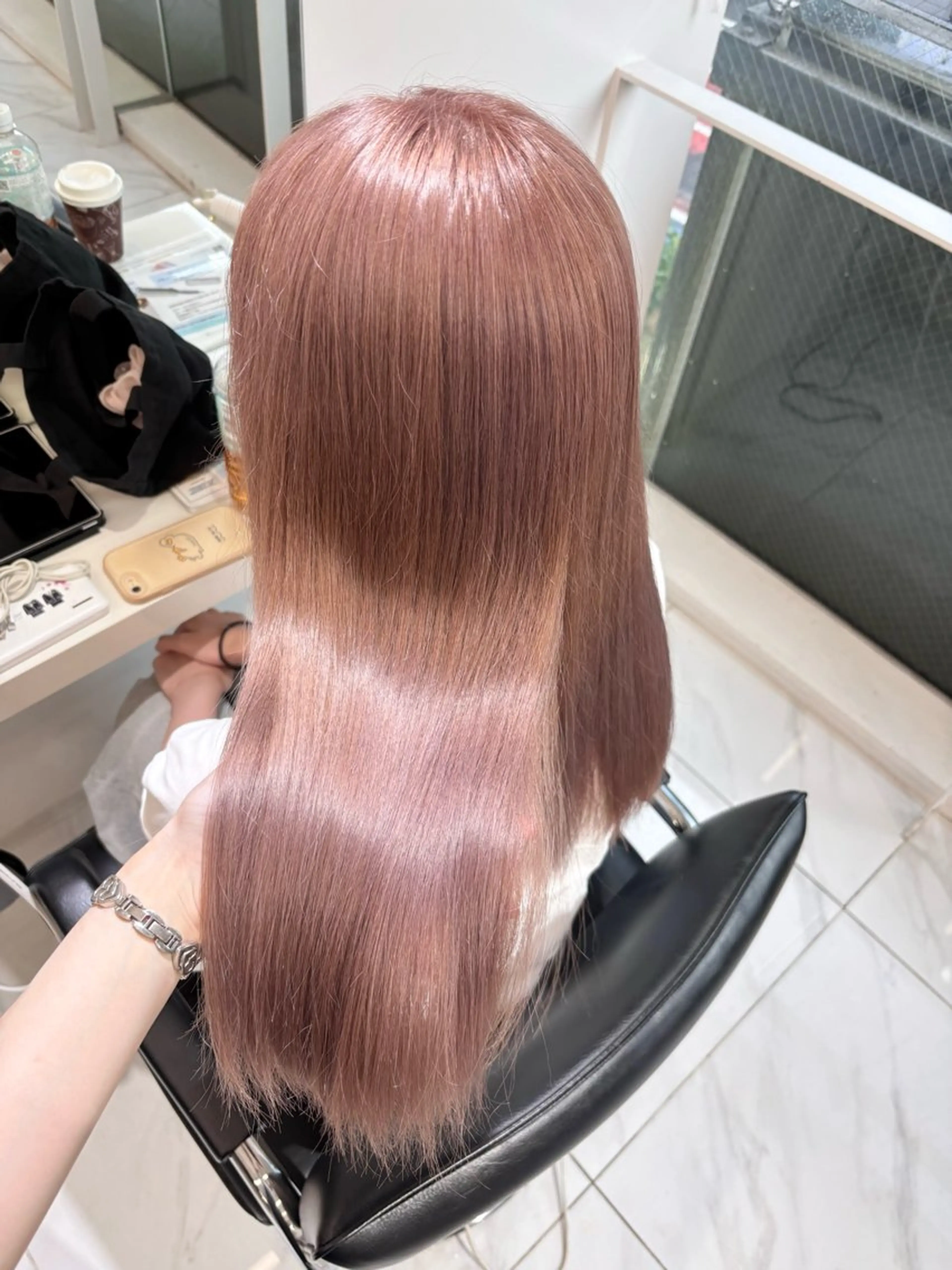 ロング カラー ブリーチ ピンクカラー ヘアカラー トリートメント 盛れる顔周り🤍渋谷 Risa🎀のヘアスタイル