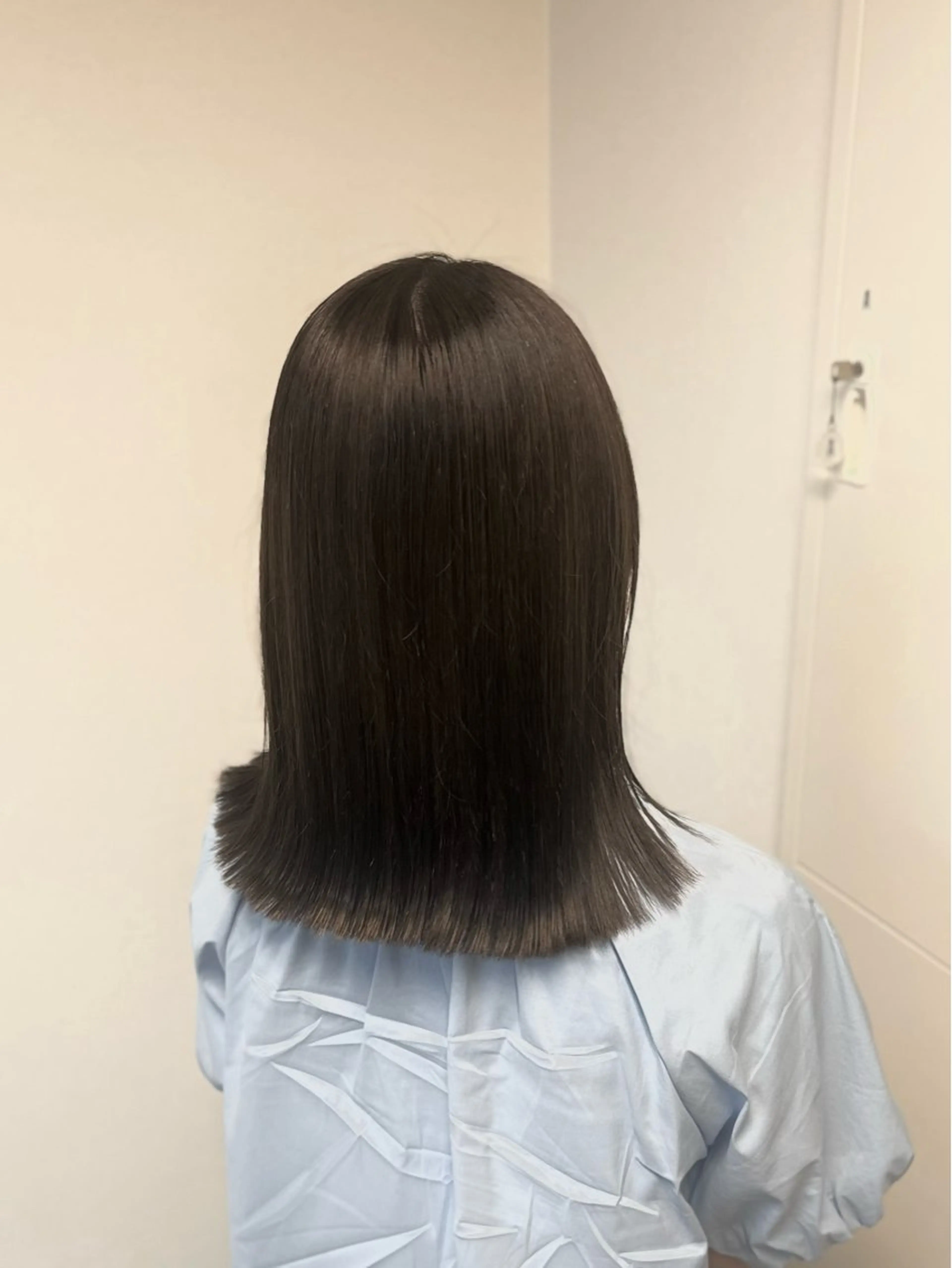 ミディアム 縮毛矯正 カット ヘアカラー 縮毛矯正 トリートメント ヘアセット 縮毛矯正✨グレー ジュカラー✨MOEのヘアスタイル