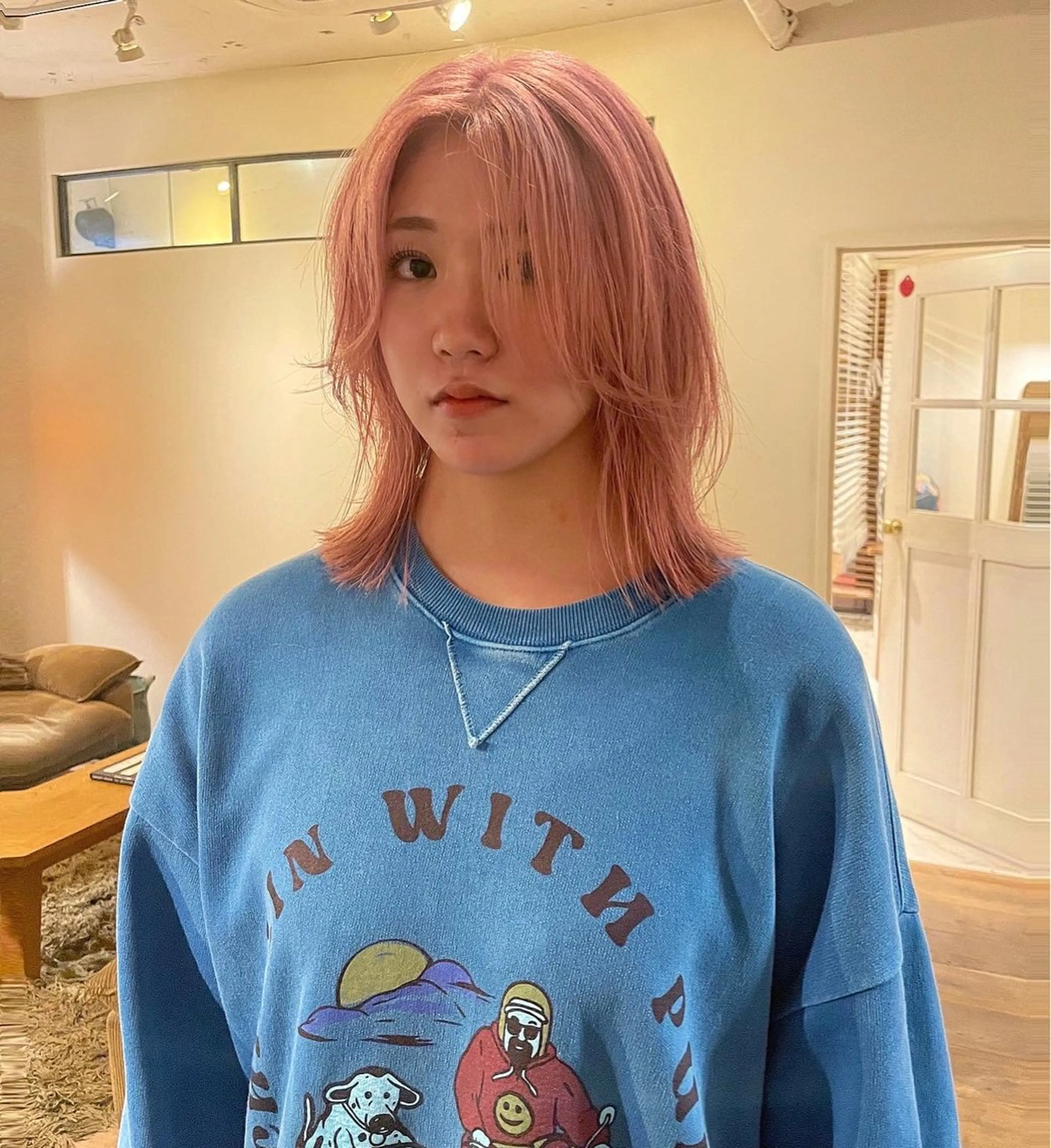 ミディアム カラー ブリーチ ファッションに 溶け込むstyleのヘアスタイル