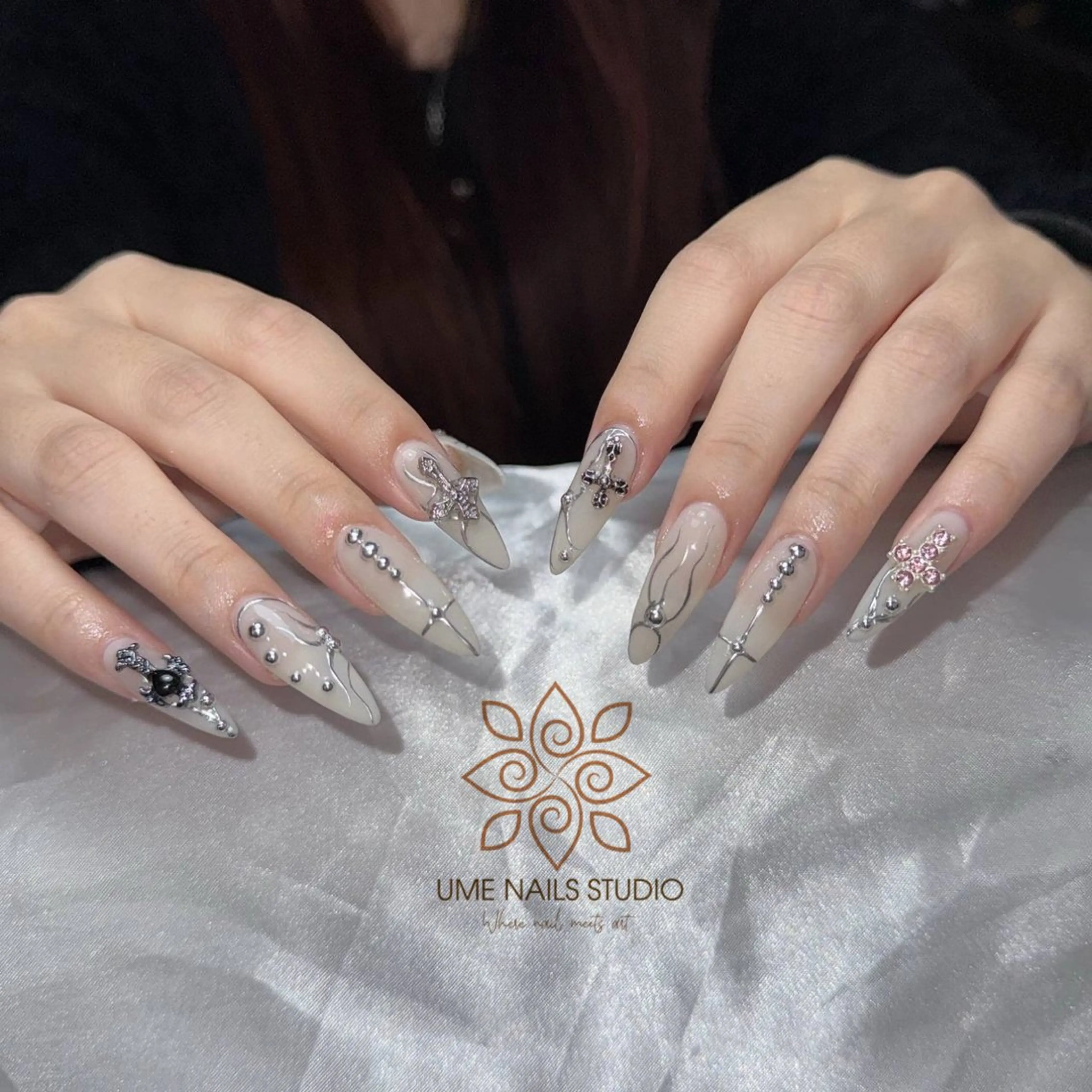 ネイル チークネイル クリアネイル ガーリー キラキラネイル 韓国ネイル Ume Nail Studioのネイルデザイン
