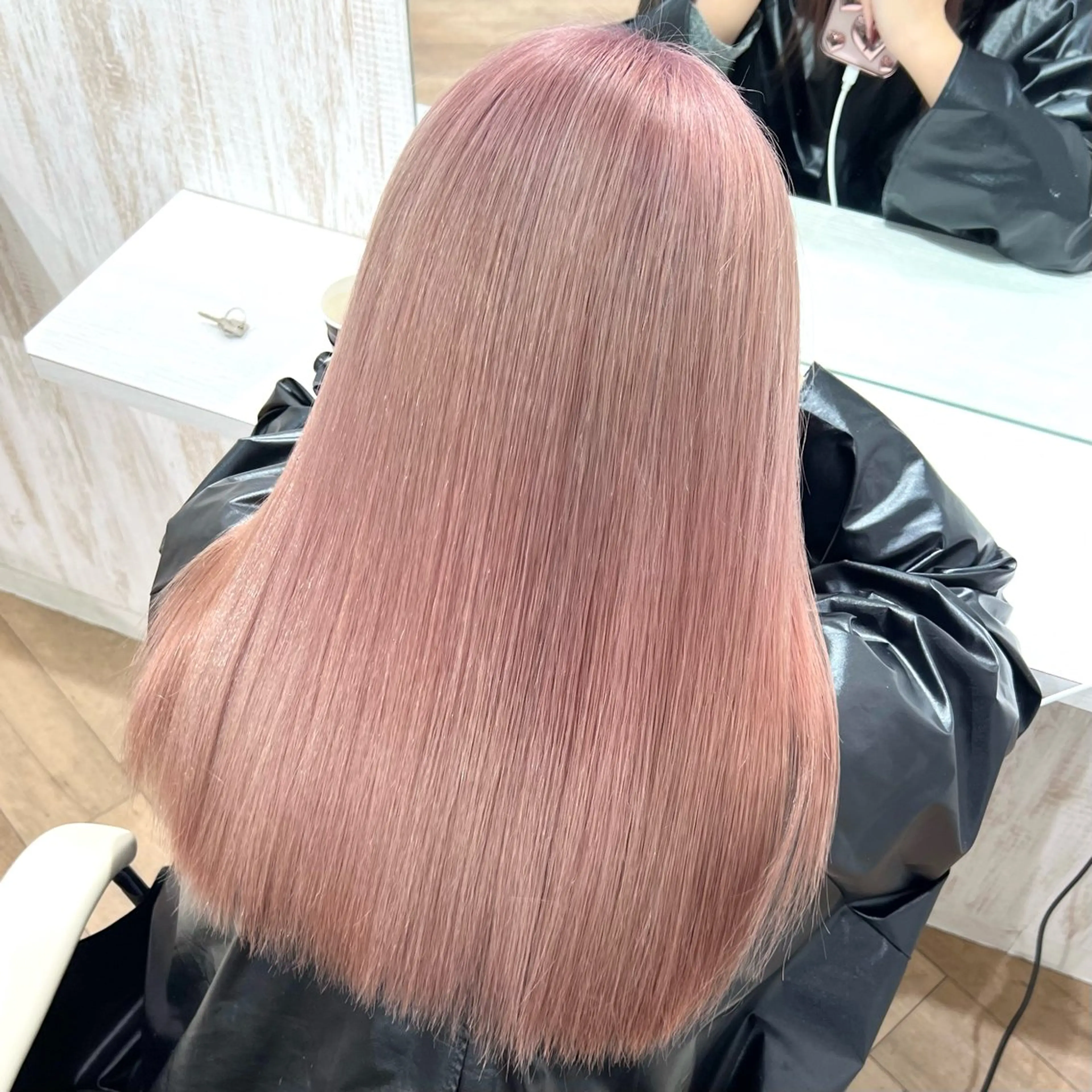 ロング カラー ピンクカラー 前髪/顔まわりカット 艶髪/髪質改善/縮毛のヘアスタイル