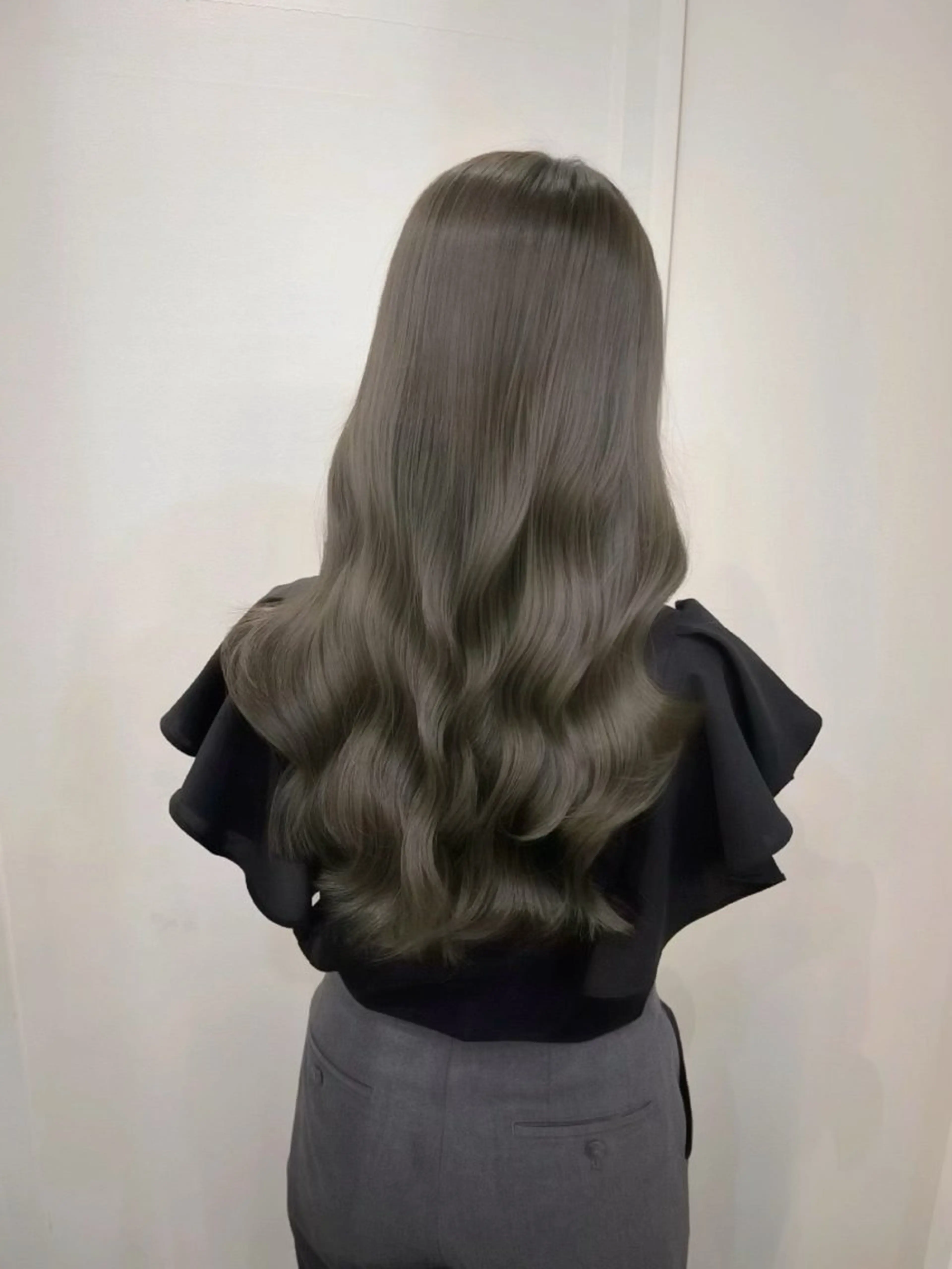 ロング ヘアカラー トリートメント ブリーチなしカラー /ベージュカラーのヘアスタイル