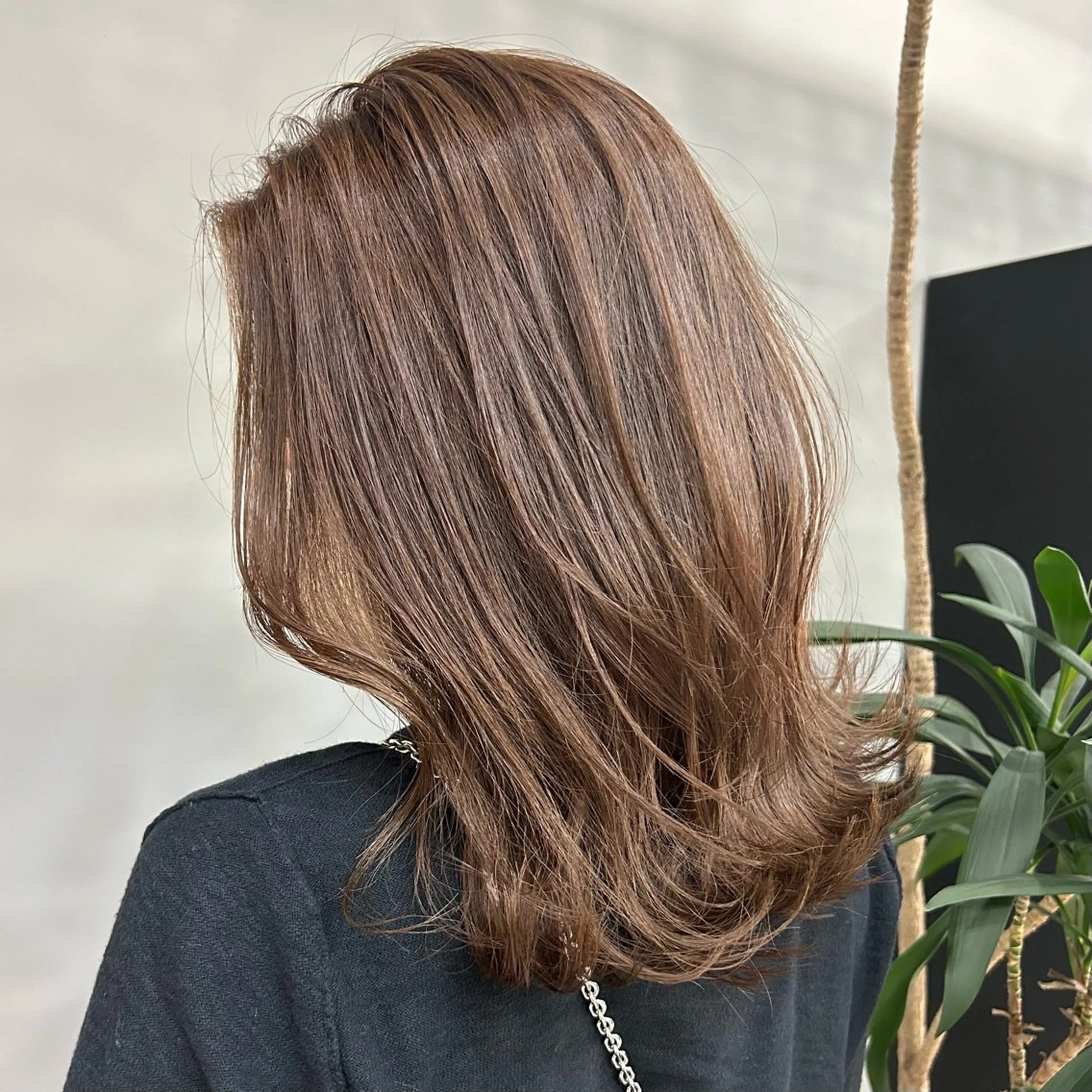 ミディアム ミディアムレイヤー カット/ハイライトのヘアスタイル